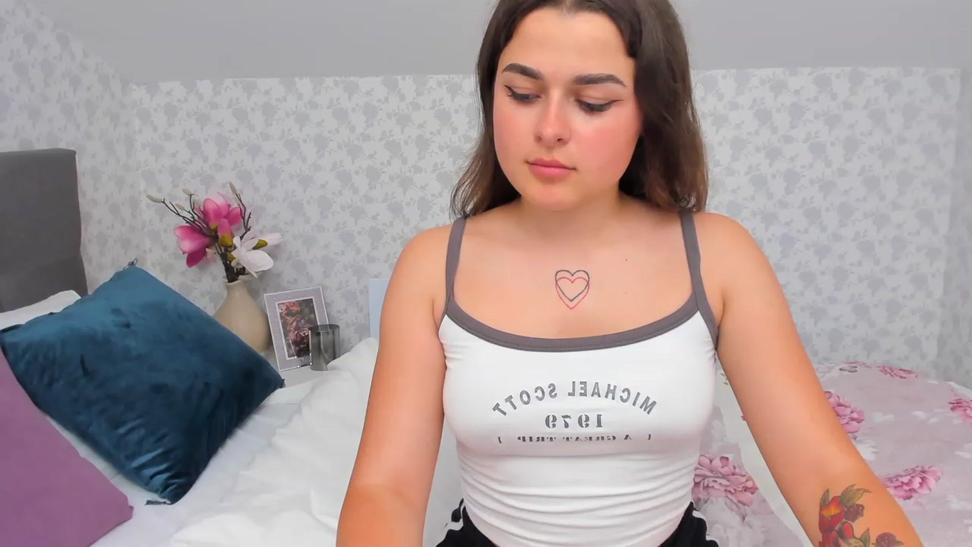 Gallery image thumbnail from CrystalXX's myfreecams stream on, 06/18/2023, 08:24 image 19 of 20