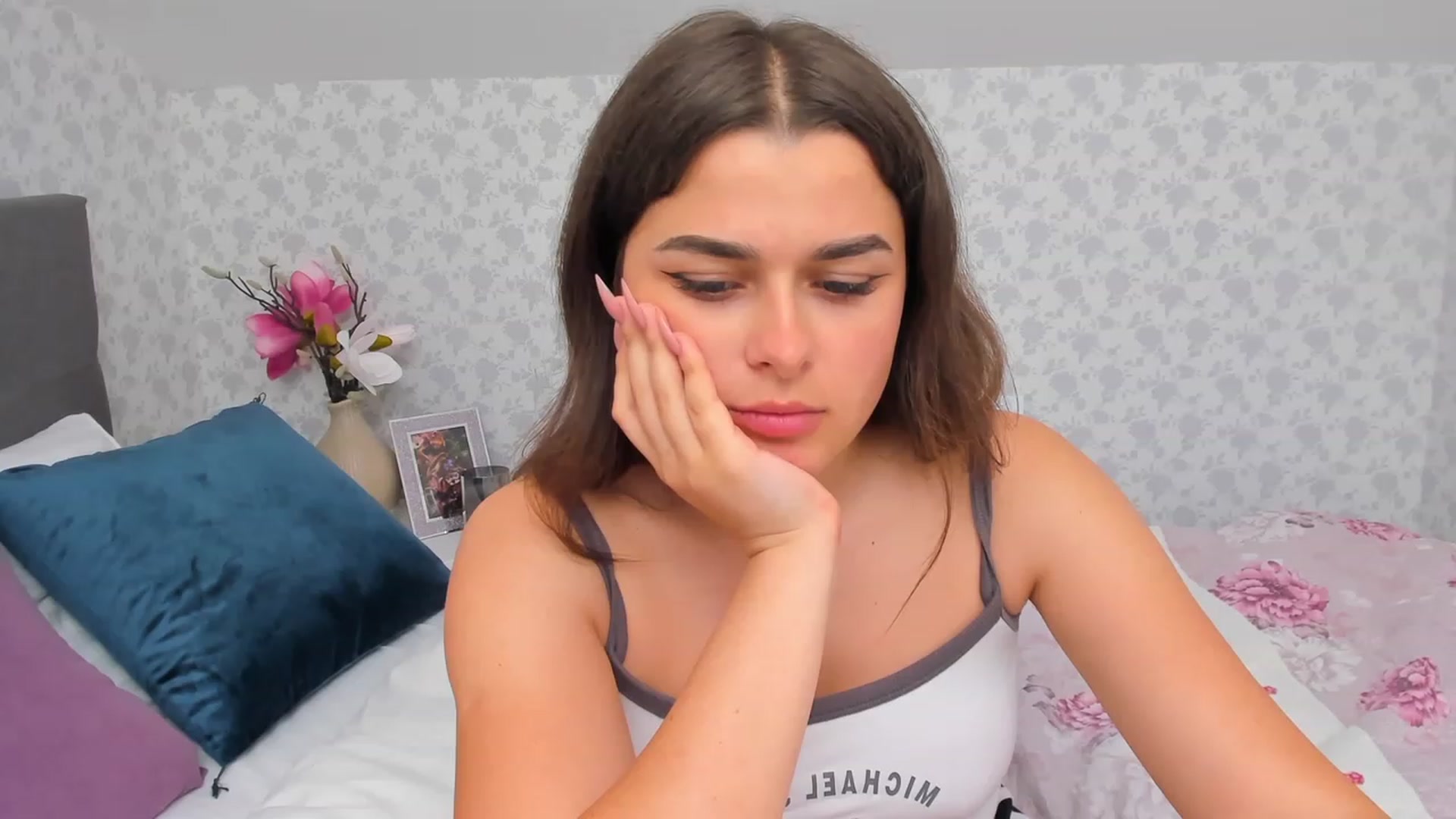 Gallery image thumbnail from CrystalXX's myfreecams stream on, 06/18/2023, 10:29 image 20 of 20
