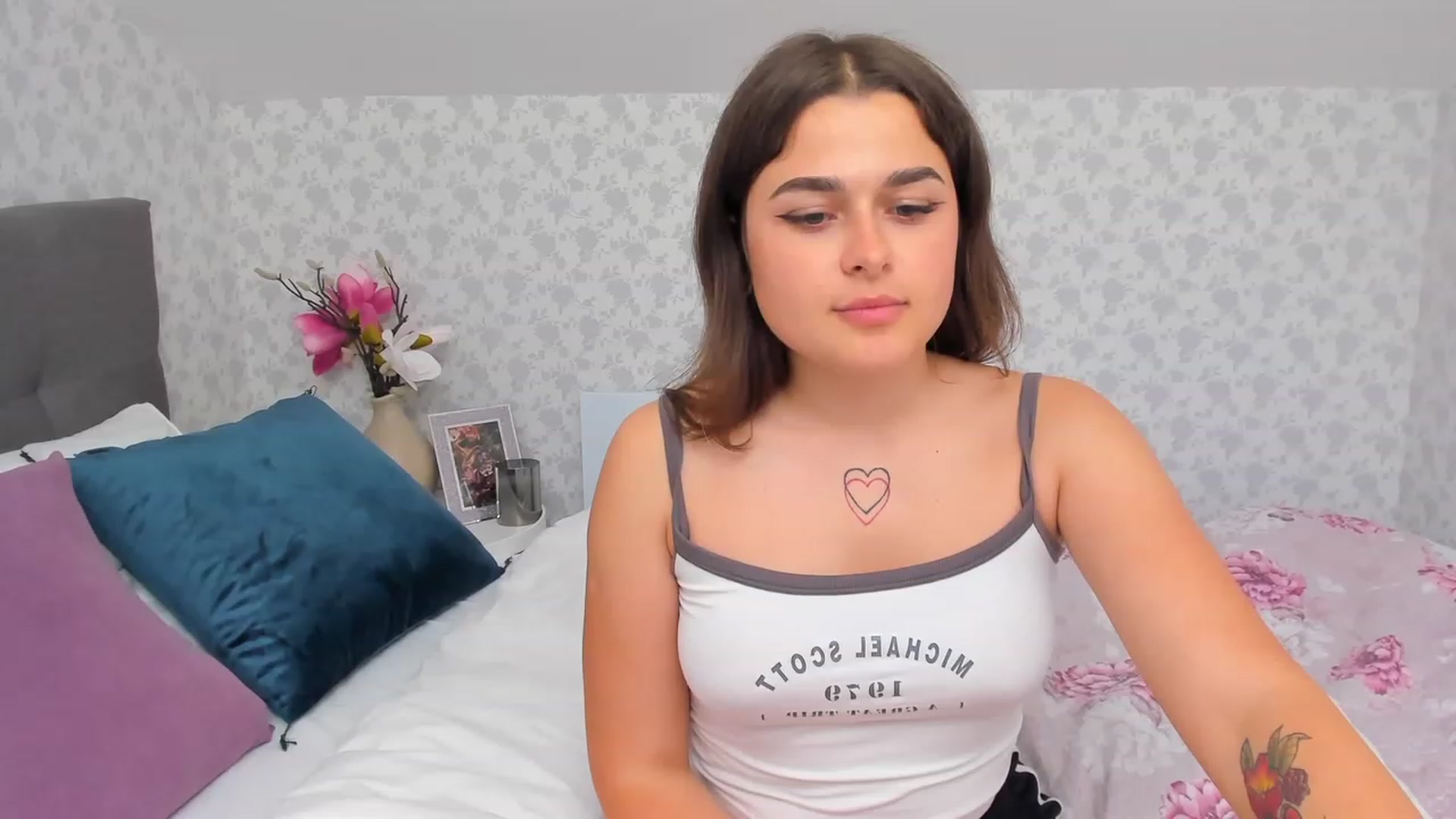 Gallery image thumbnail from CrystalXX's myfreecams stream on, 06/18/2023, 10:29 image 17 of 20