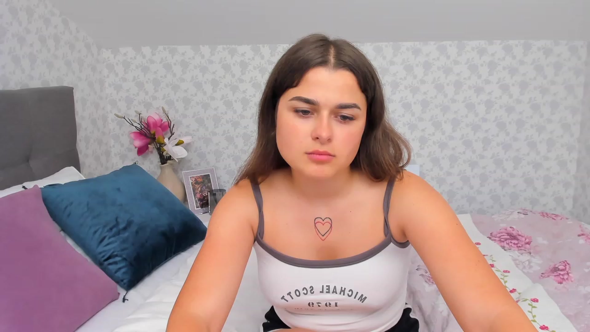 Gallery image thumbnail from CrystalXX's myfreecams stream on, 06/18/2023, 11:30 image 2 of 20