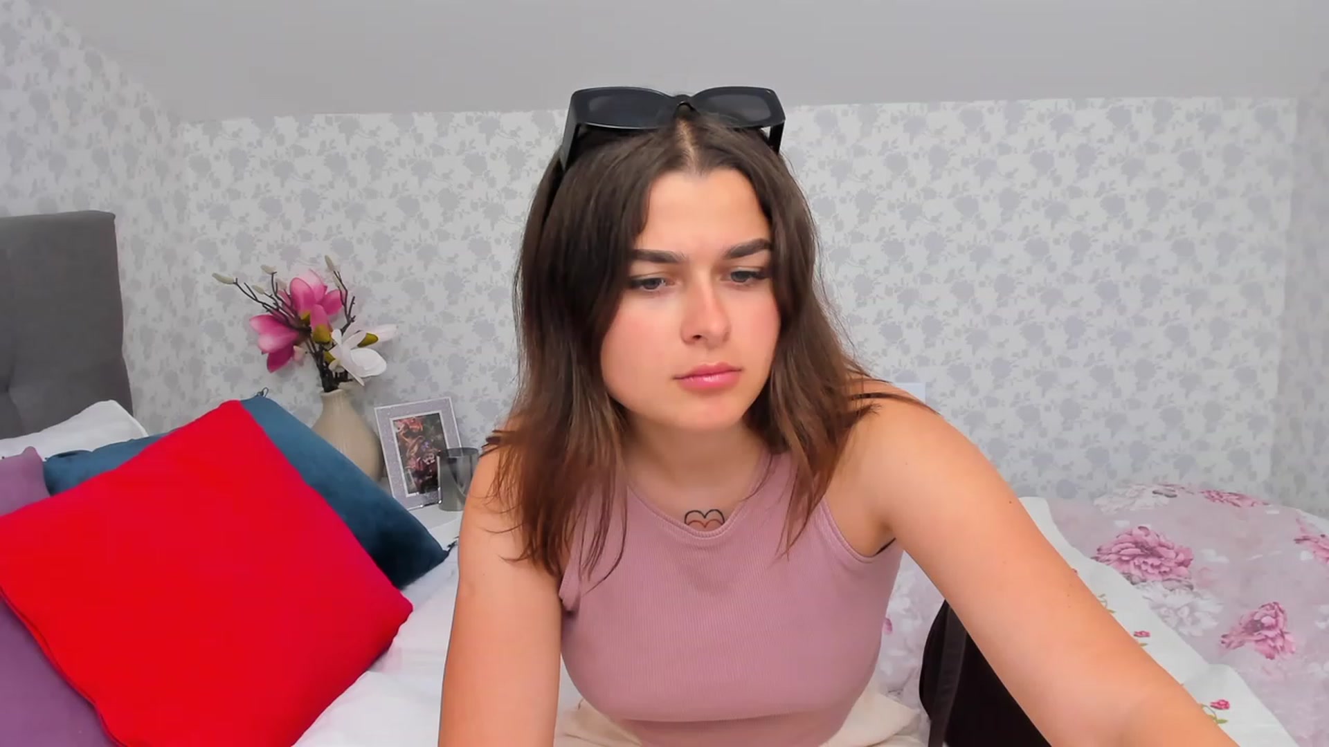 Gallery image thumbnail from CrystalXX's myfreecams stream on, 06/18/2023, 12:00 image 15 of 20