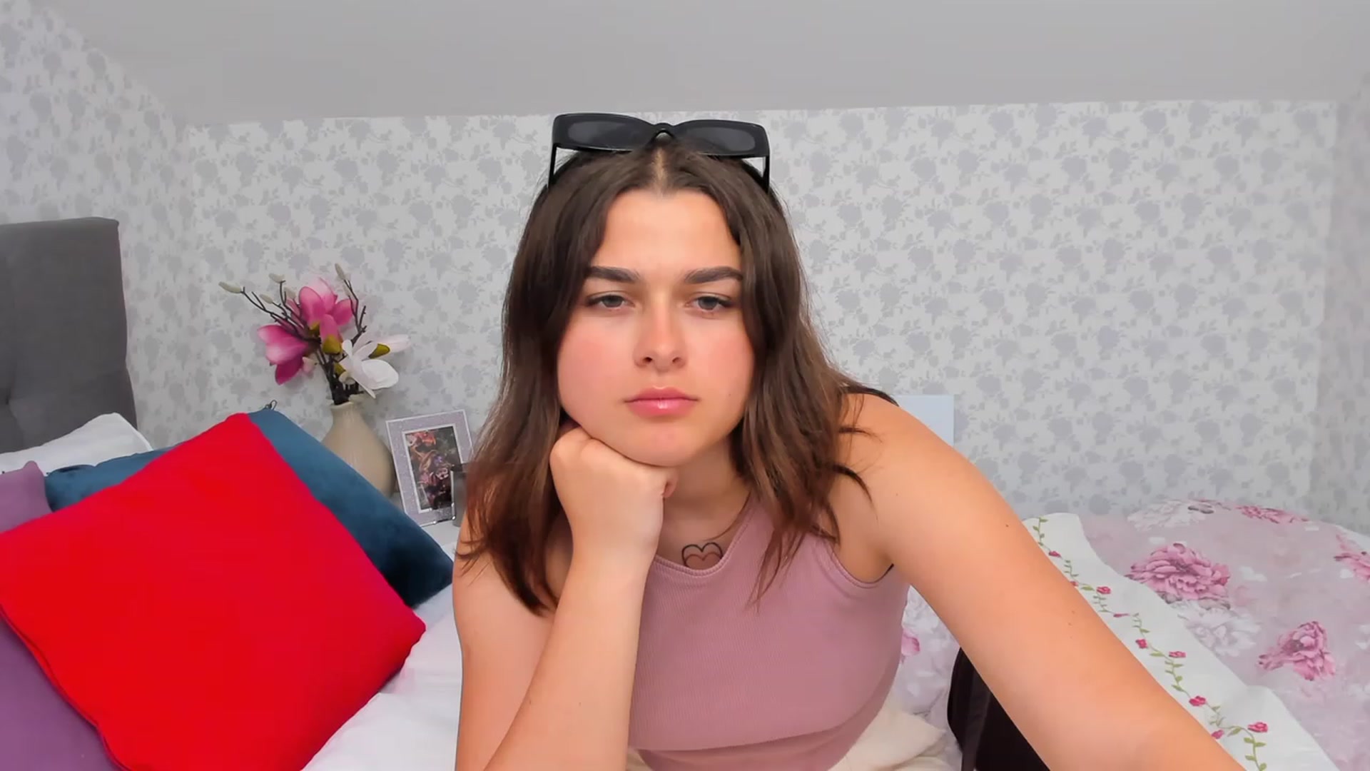 Gallery image thumbnail from CrystalXX's myfreecams stream on, 06/18/2023, 12:00 image 16 of 20