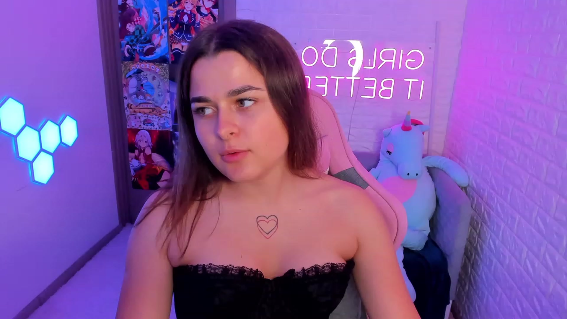 Gallery image thumbnail from CrystalXX's myfreecams stream on, 06/19/2023, 20:54 image 5 of 20