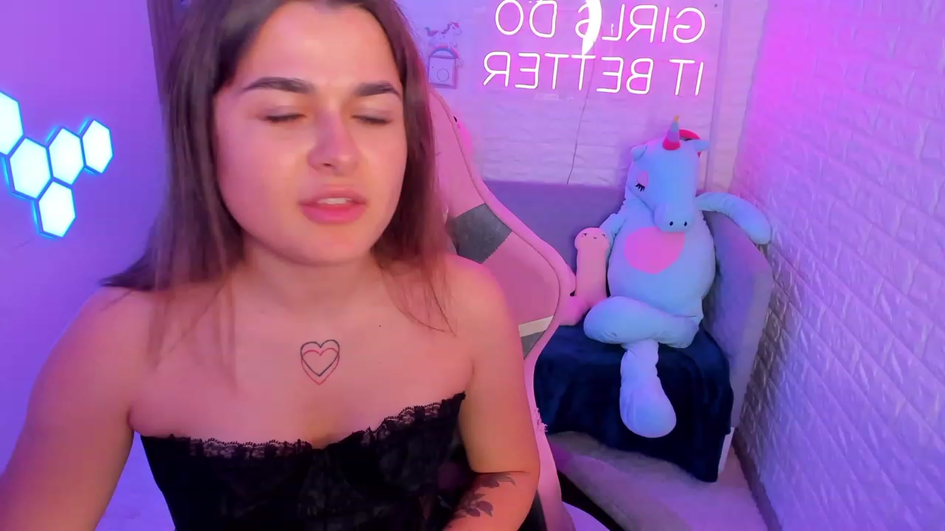 Gallery image thumbnail from CrystalXX's myfreecams stream on, 06/19/2023, 20:54 image 10 of 20