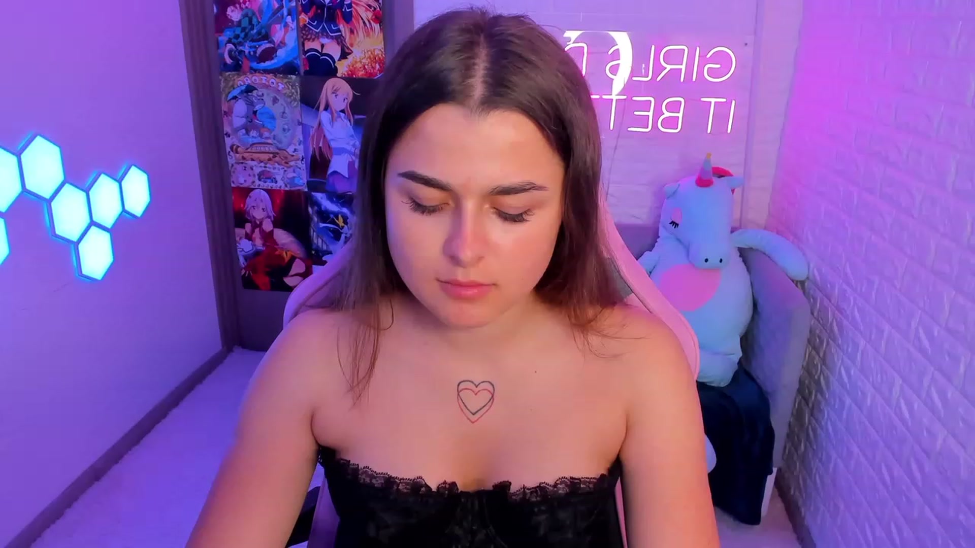 Gallery image thumbnail from CrystalXX's myfreecams stream on, 06/19/2023, 20:54 image 2 of 20