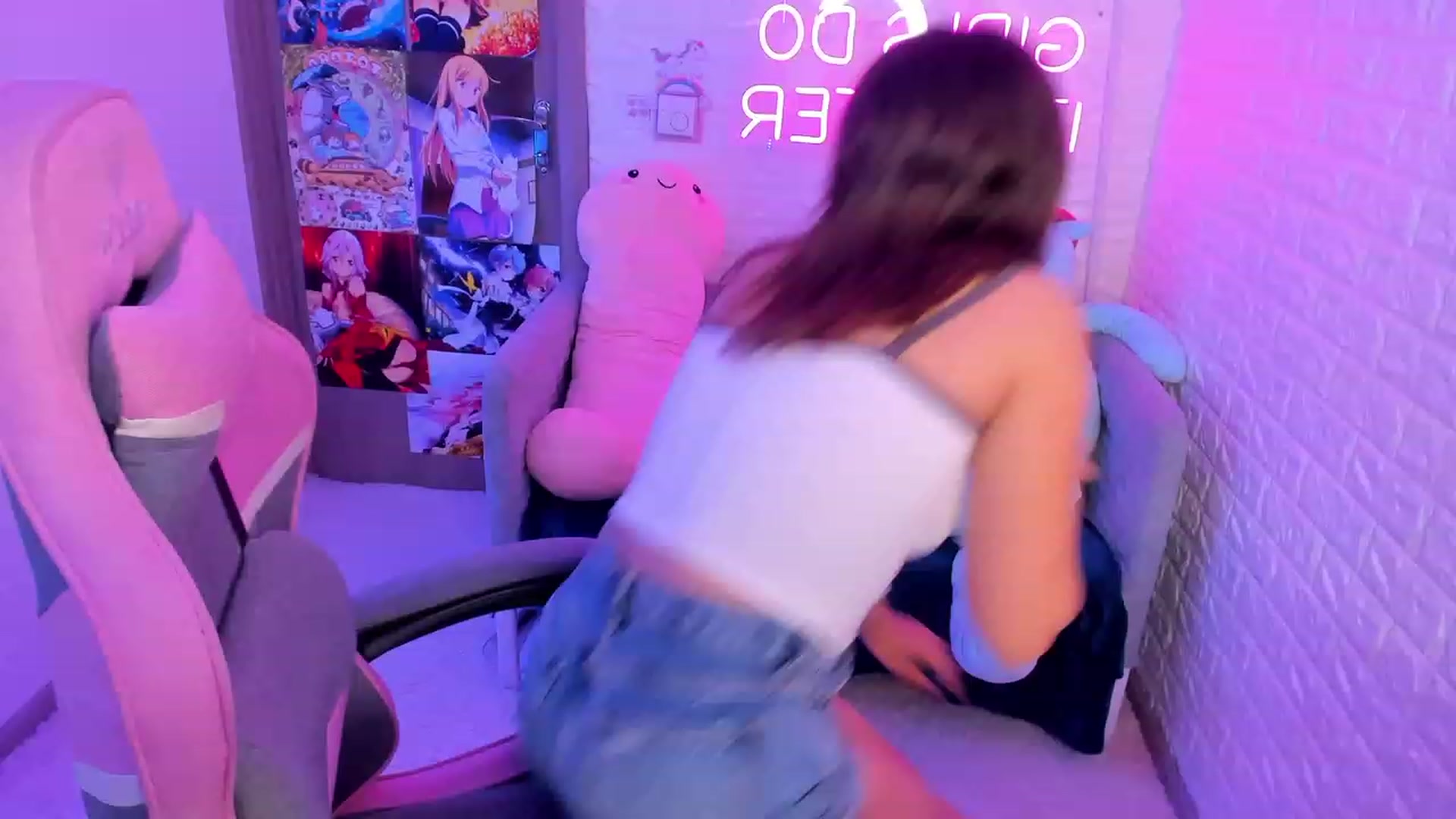 Gallery image thumbnail from CrystalXX's myfreecams stream on, 06/19/2023, 20:54 image 20 of 20