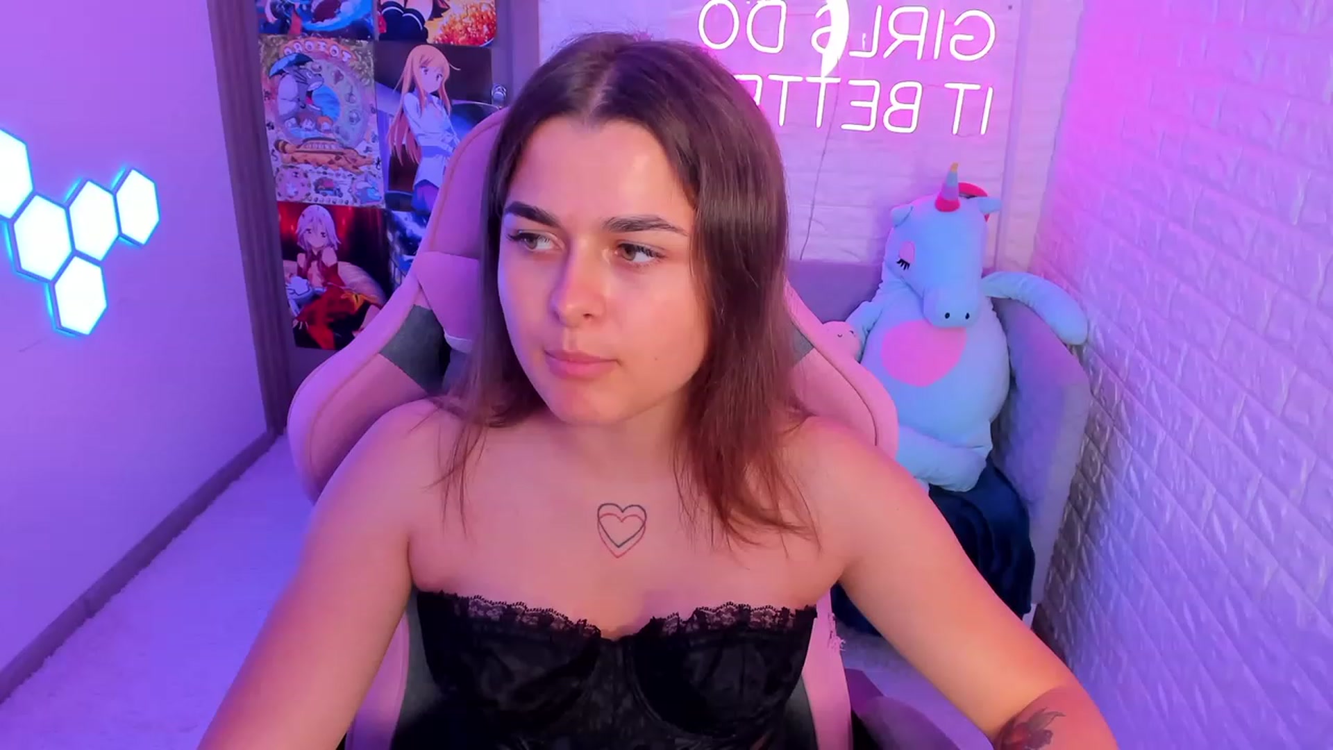 Gallery image thumbnail from CrystalXX's myfreecams stream on, 06/19/2023, 20:54 image 8 of 20