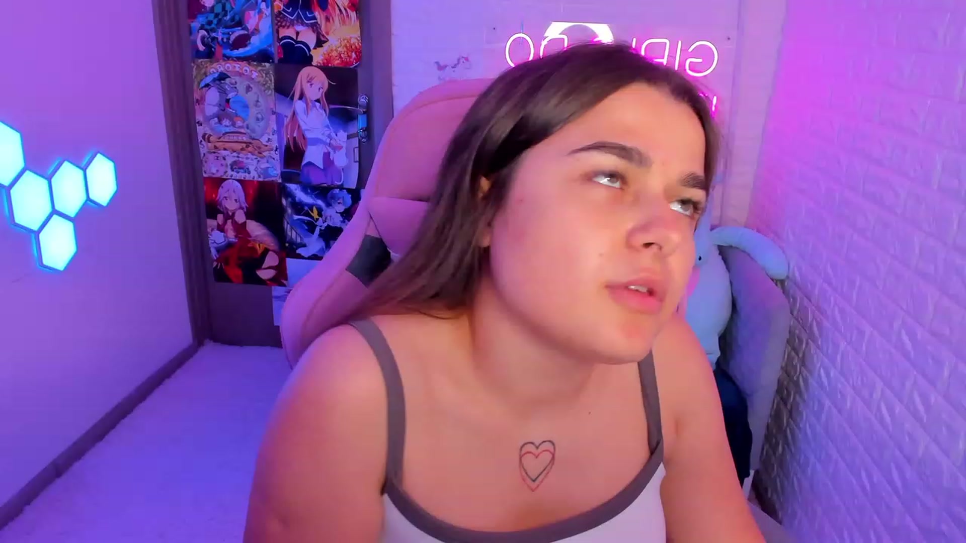 Gallery image thumbnail from CrystalXX's myfreecams stream on, 06/19/2023, 20:54 image 14 of 20