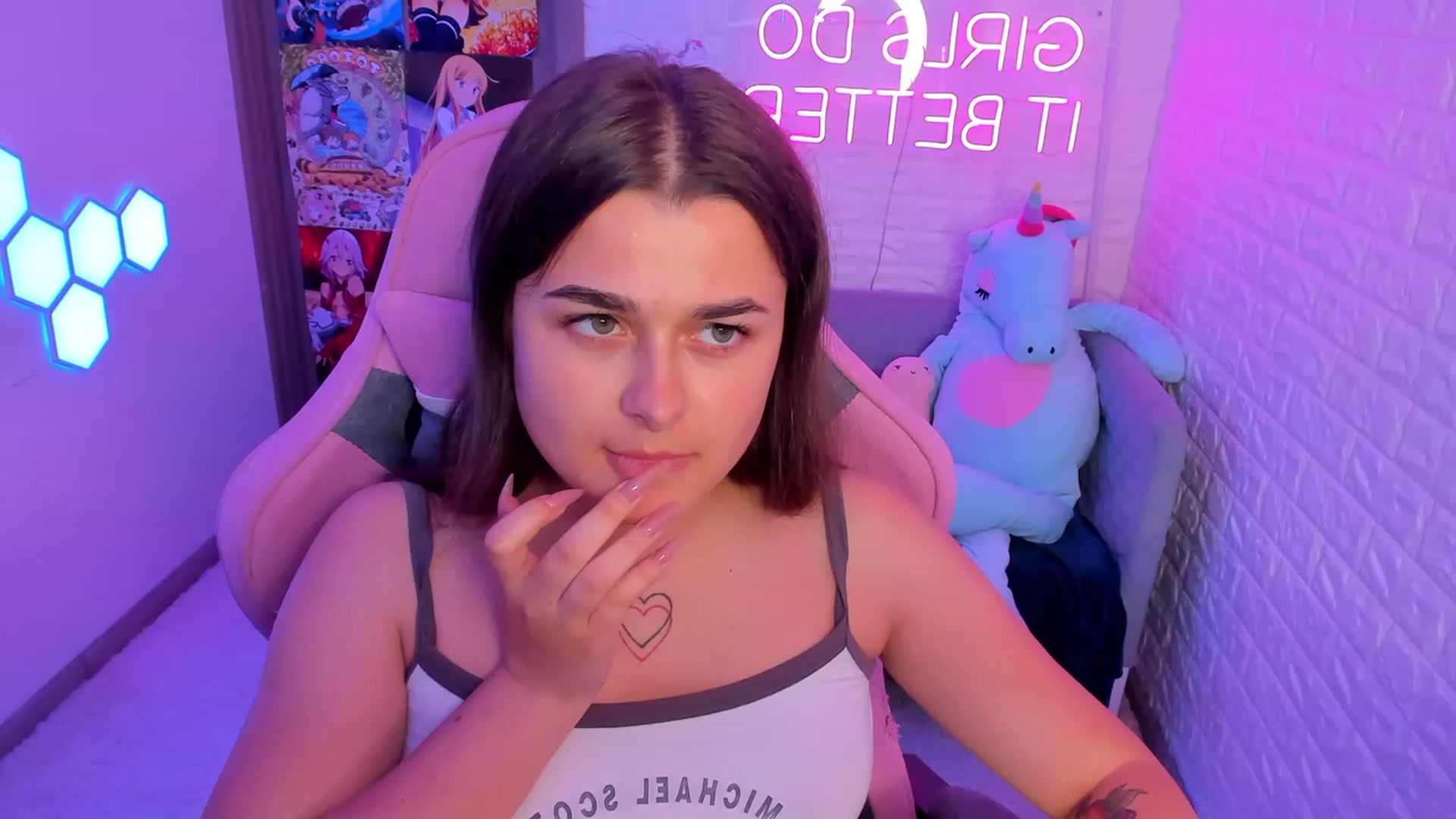 Gallery image thumbnail from CrystalXX's myfreecams stream on, 06/19/2023, 20:54 image 19 of 20