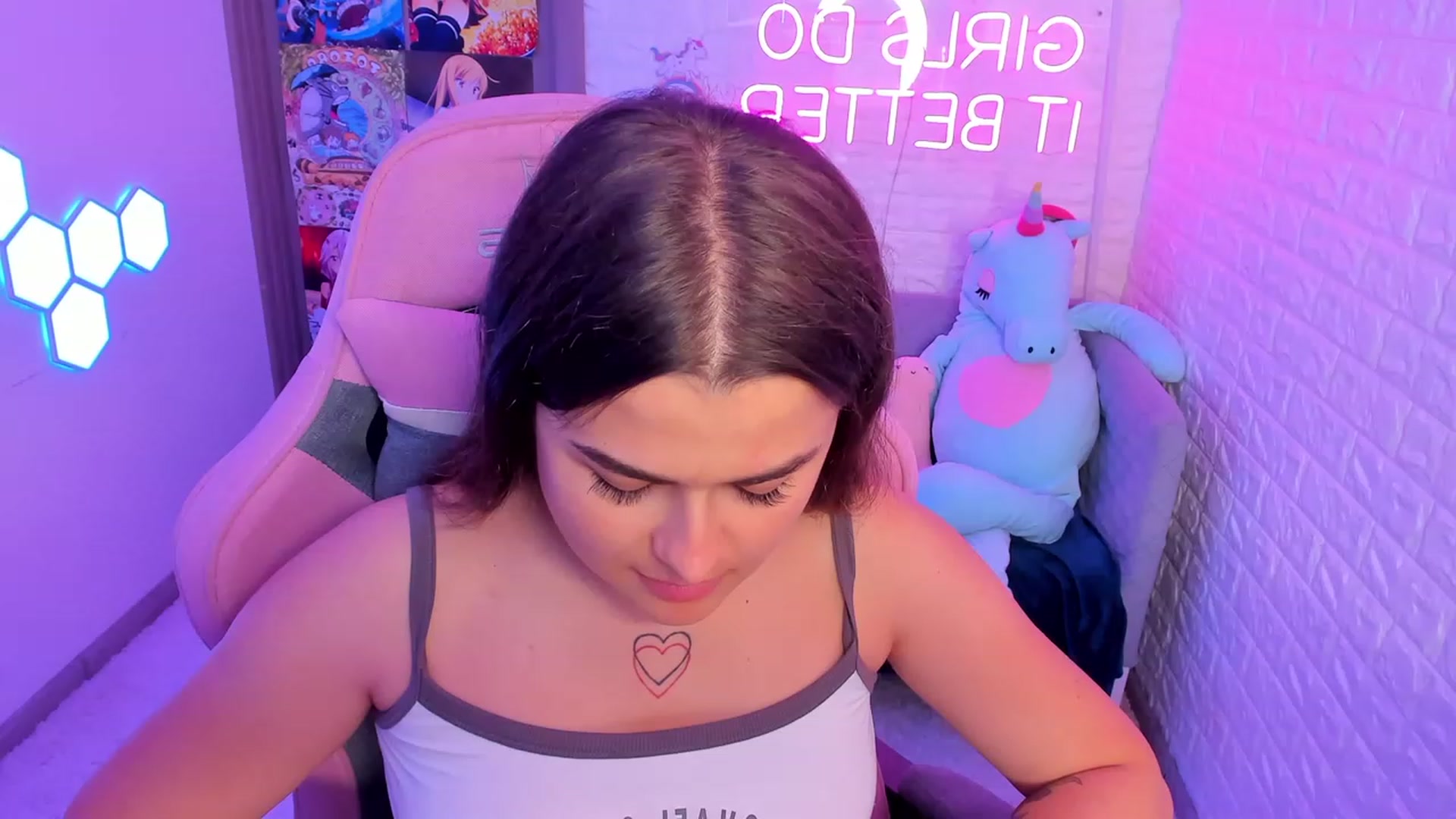 Gallery image thumbnail from CrystalXX's myfreecams stream on, 06/19/2023, 20:54 image 18 of 20