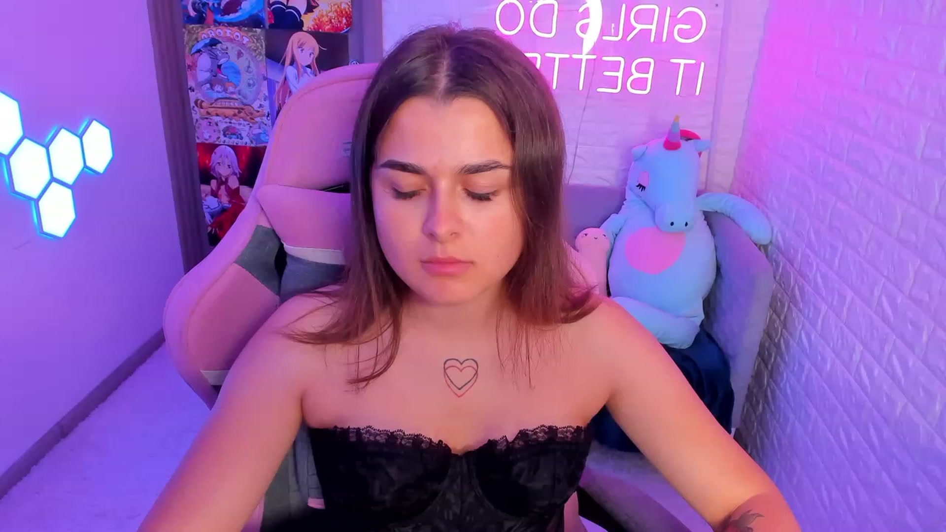 Gallery image thumbnail from CrystalXX's myfreecams stream on, 06/19/2023, 20:54 image 9 of 20
