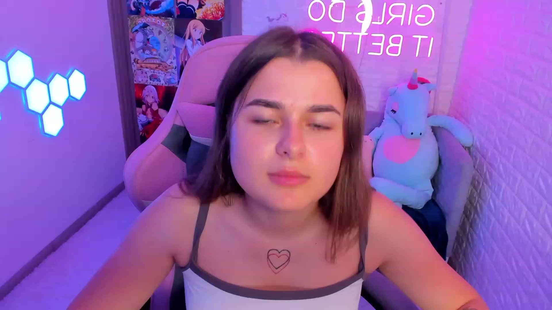 Gallery image thumbnail from CrystalXX's myfreecams stream on, 06/20/2023, 03:05 image 15 of 20