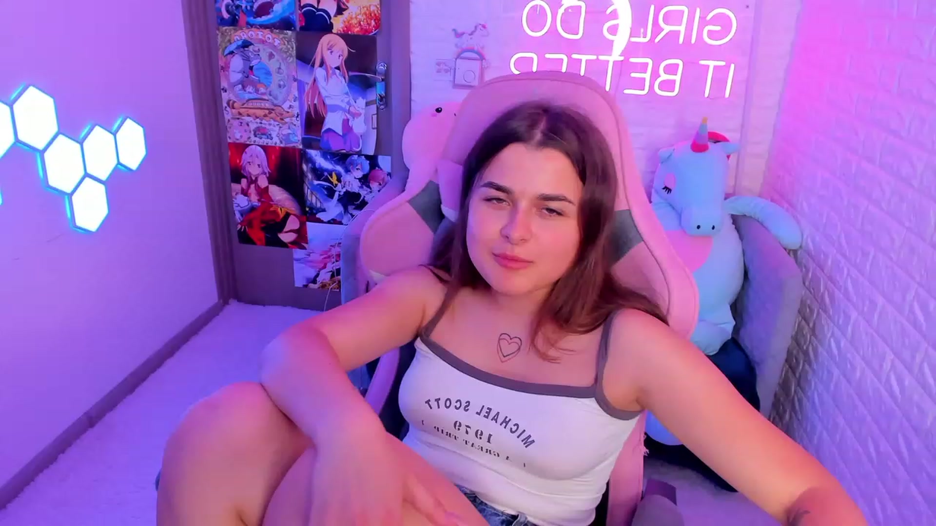 Gallery image thumbnail from CrystalXX's myfreecams stream on, 06/20/2023, 03:05 image 16 of 20