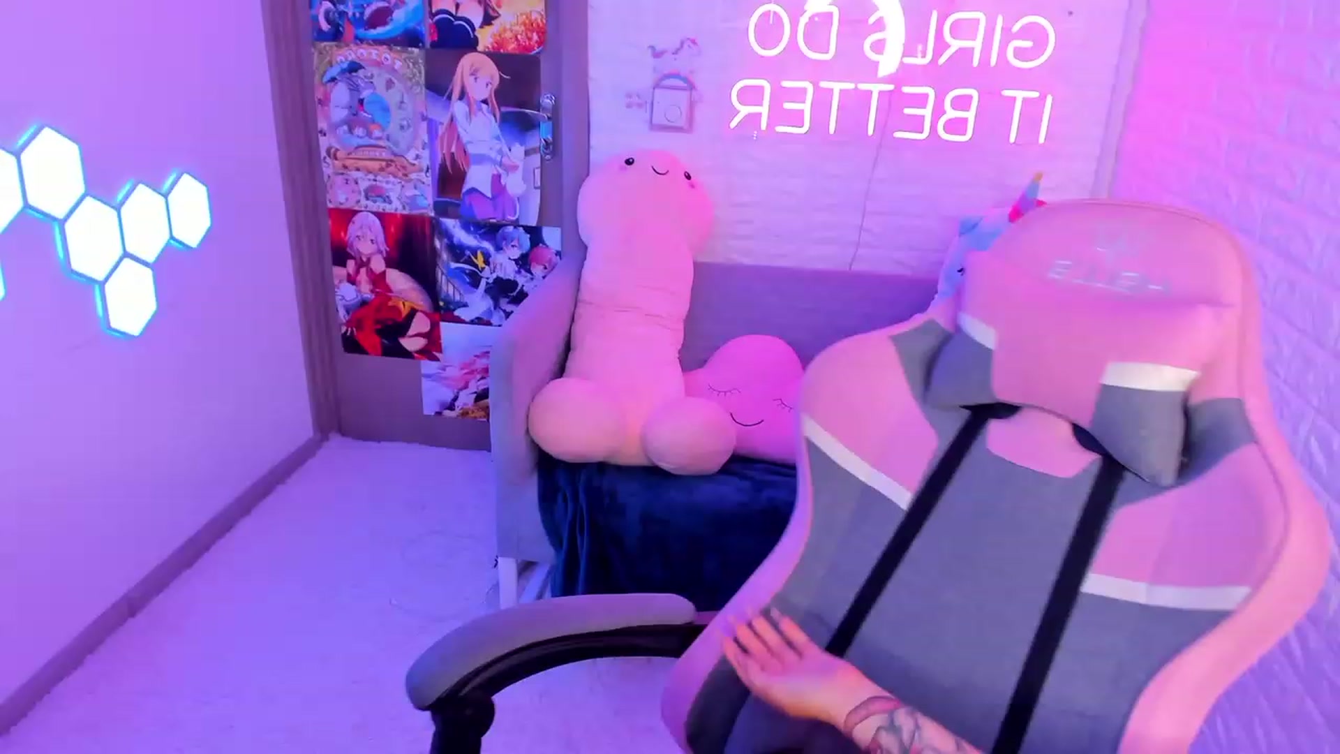Gallery image thumbnail from CrystalXX's myfreecams stream on, 06/20/2023, 03:05 image 19 of 20