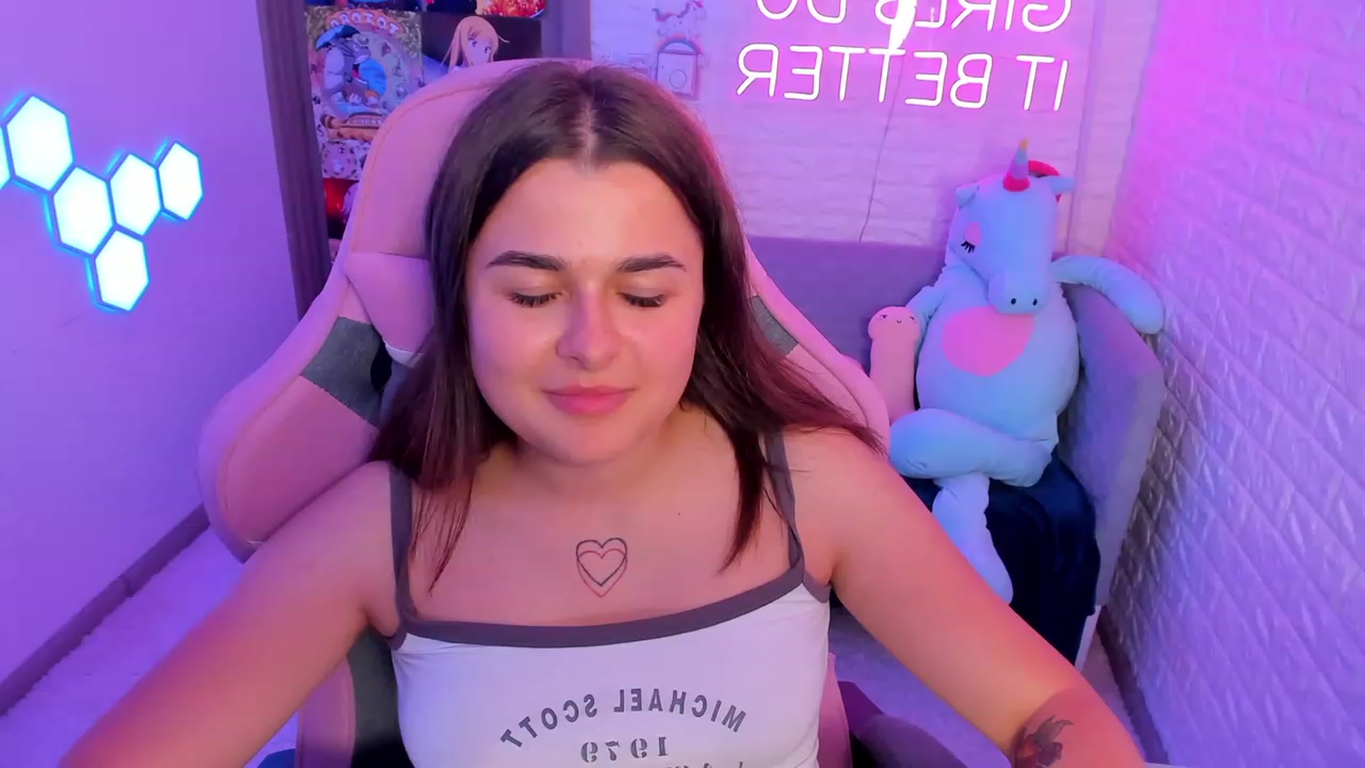 Gallery image thumbnail from CrystalXX's myfreecams stream on, 06/20/2023, 03:05 image 4 of 20