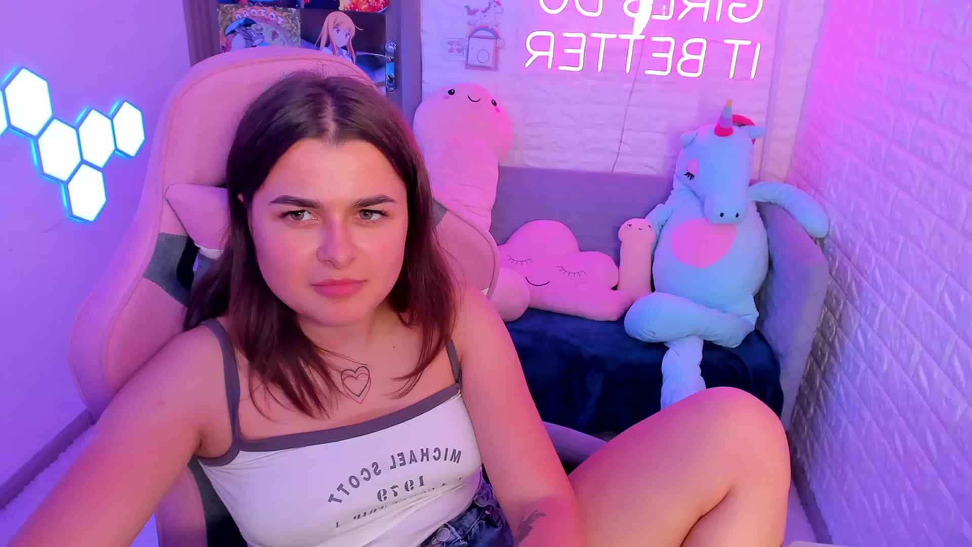 Gallery image thumbnail from CrystalXX's myfreecams stream on, 06/20/2023, 03:05 image 7 of 20