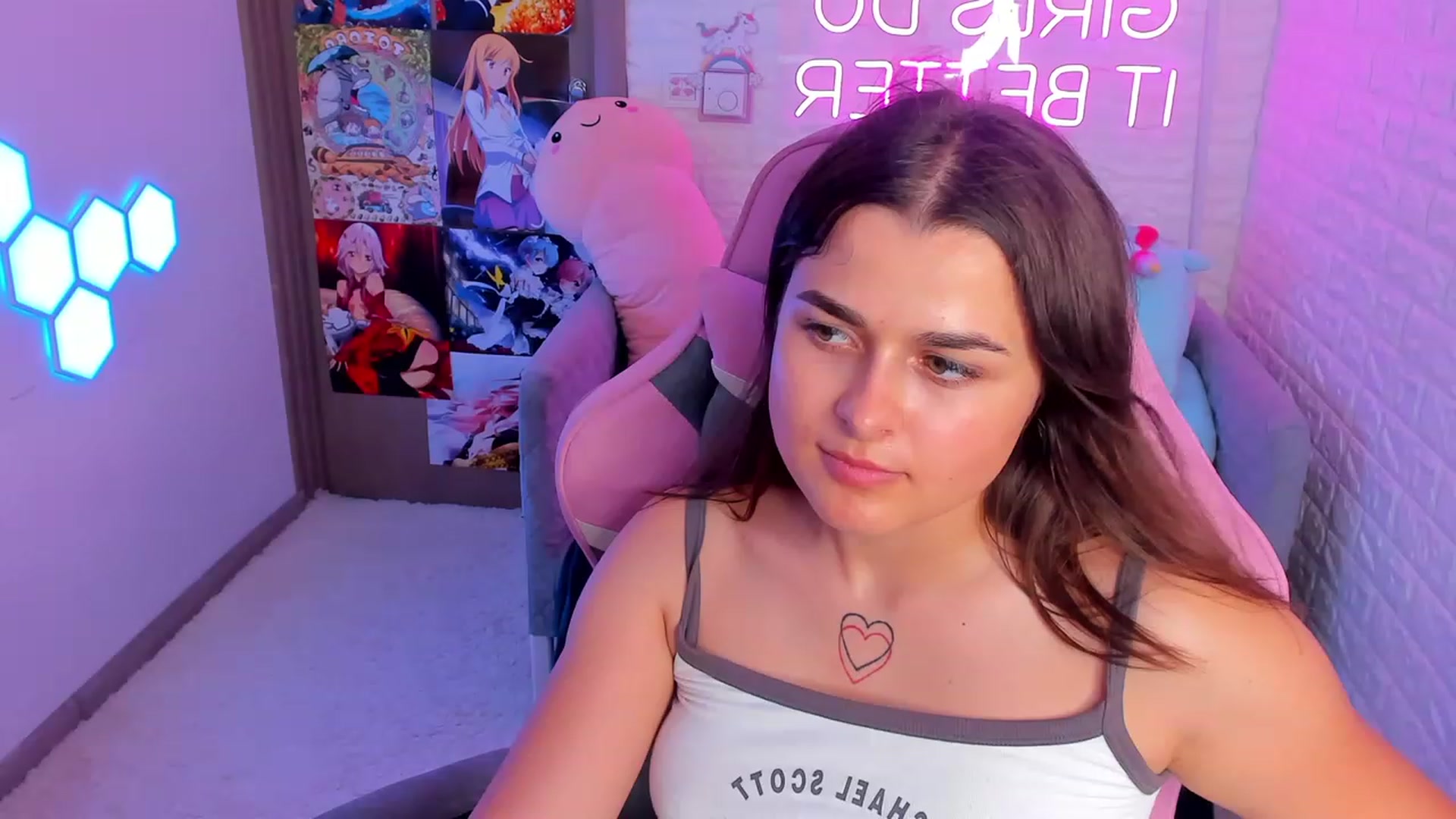 Gallery image thumbnail from CrystalXX's myfreecams stream on, 06/24/2023, 10:22 image 18 of 20