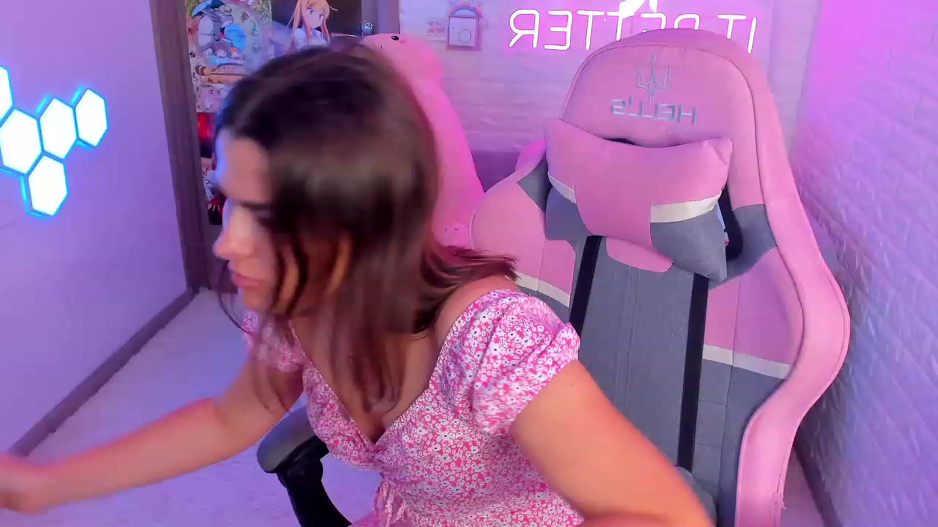 Gallery image thumbnail from CrystalXX's myfreecams stream on, 06/24/2023, 12:00 image 3 of 20