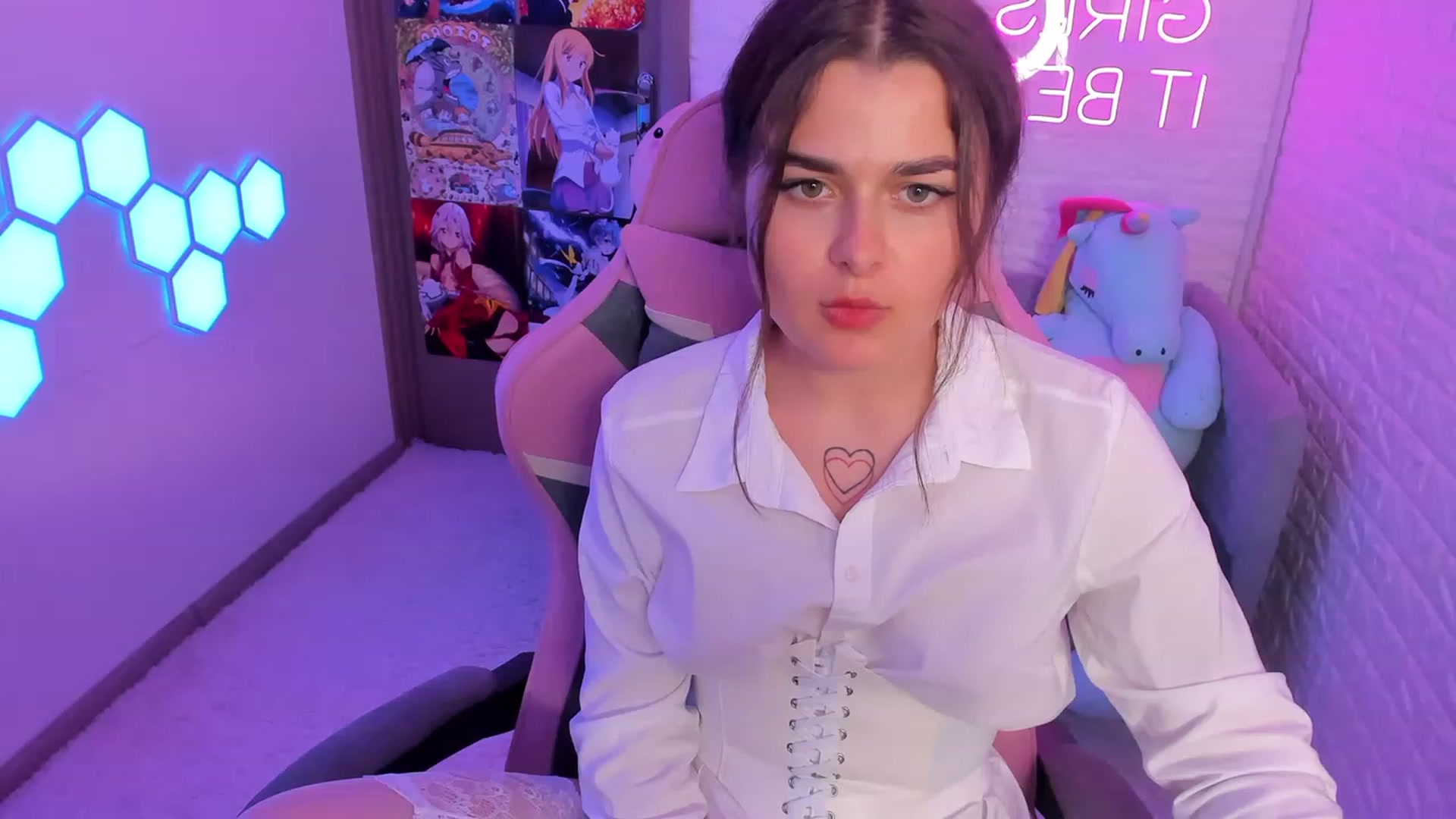 Gallery image thumbnail from CrystalXX's myfreecams stream on, 06/25/2023, 19:00 image 11 of 20
