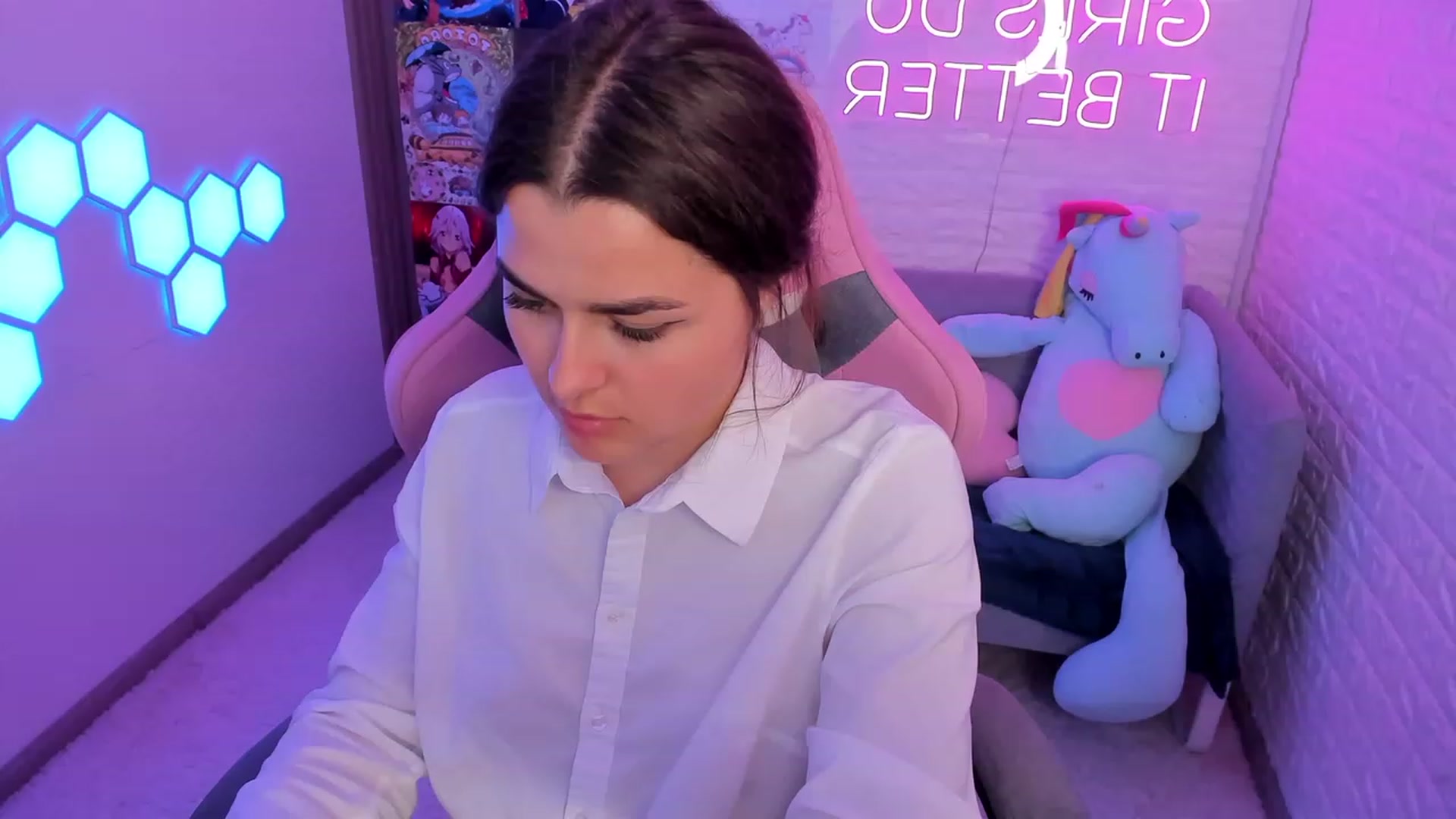 Gallery image thumbnail from CrystalXX's myfreecams stream on, 06/25/2023, 19:00 image 18 of 20