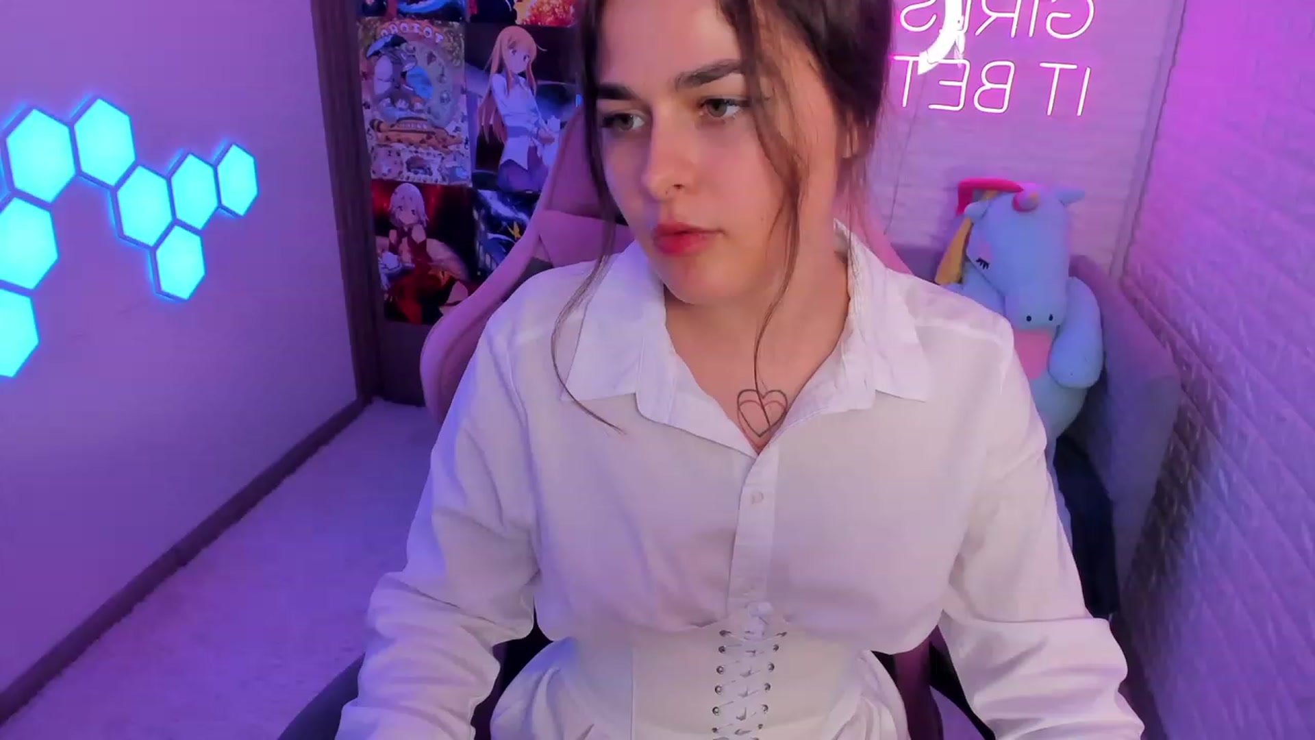 Gallery image thumbnail from CrystalXX's myfreecams stream on, 06/25/2023, 19:00 image 14 of 20