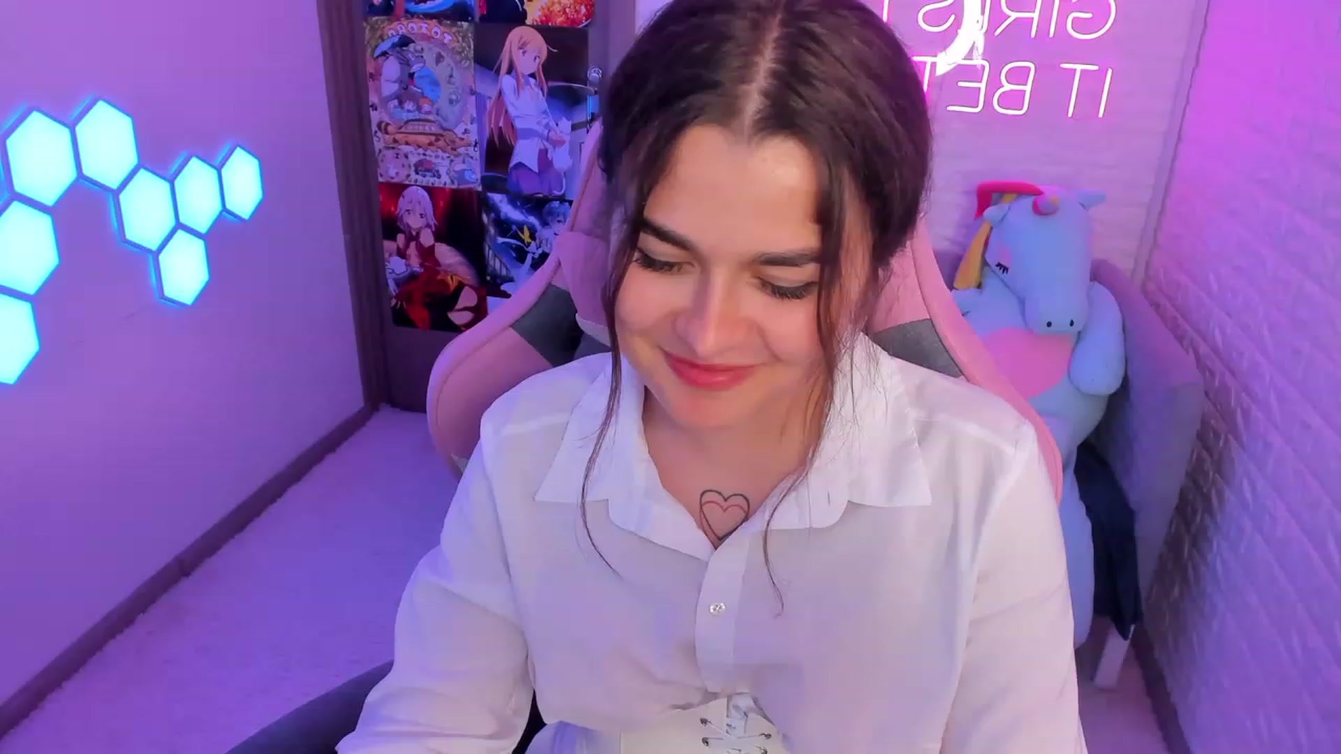 Gallery image thumbnail from CrystalXX's myfreecams stream on, 06/25/2023, 19:00 image 16 of 20