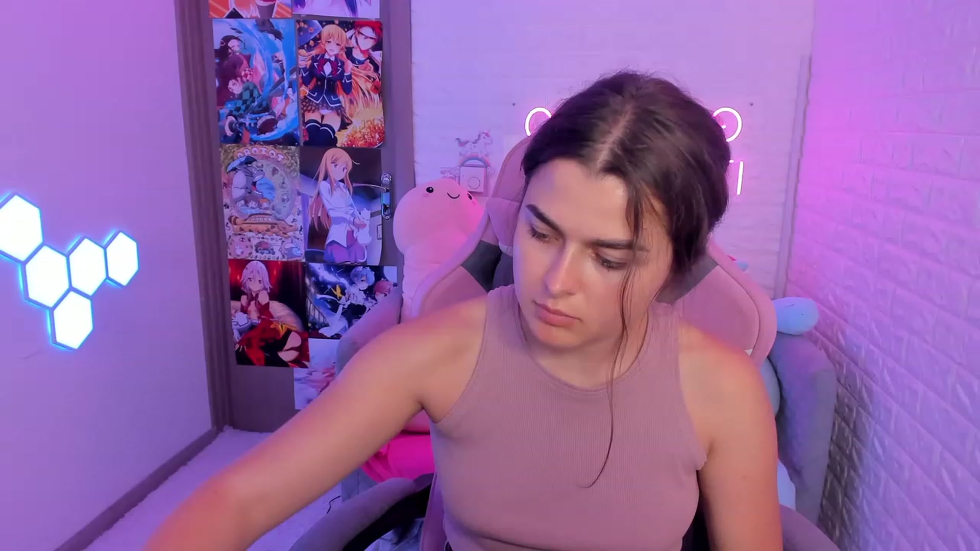Gallery image thumbnail from CrystalXX's myfreecams stream on, 07/02/2023, 12:10 image 17 of 20
