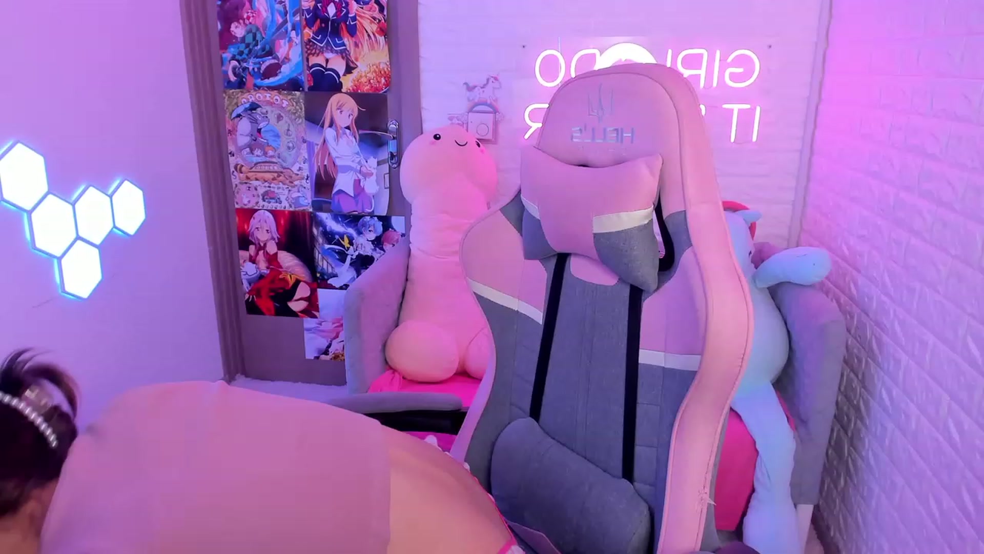 Gallery image thumbnail from CrystalXX's myfreecams stream on, 07/02/2023, 12:10 image 4 of 20