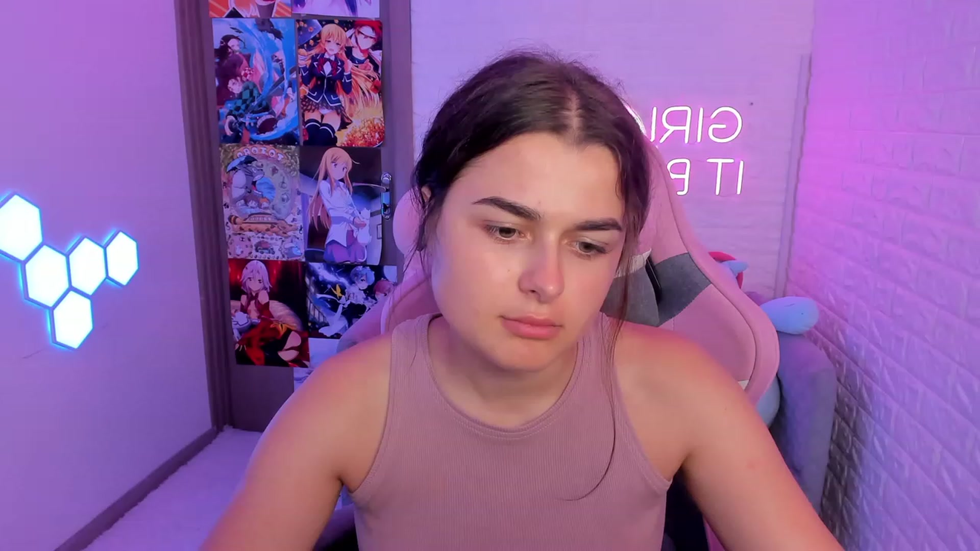 Gallery image thumbnail from CrystalXX's myfreecams stream on, 07/02/2023, 12:10 image 18 of 20