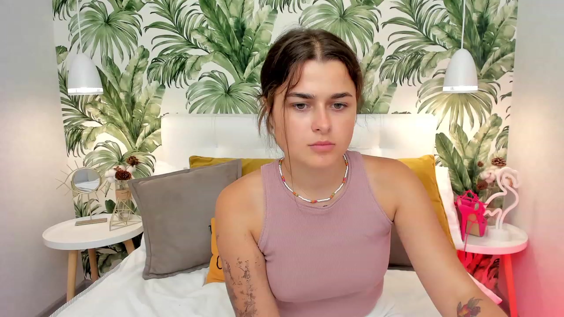 Gallery image thumbnail from CrystalXX's myfreecams stream on, 07/16/2023, 19:41 image 19 of 20