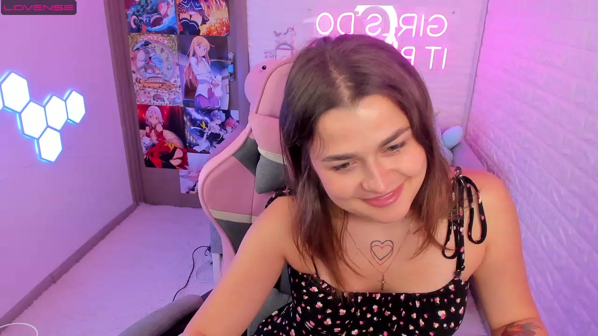 Gallery image thumbnail from CrystalXX's myfreecams stream on, 07/23/2023, 20:45 image 5 of 20