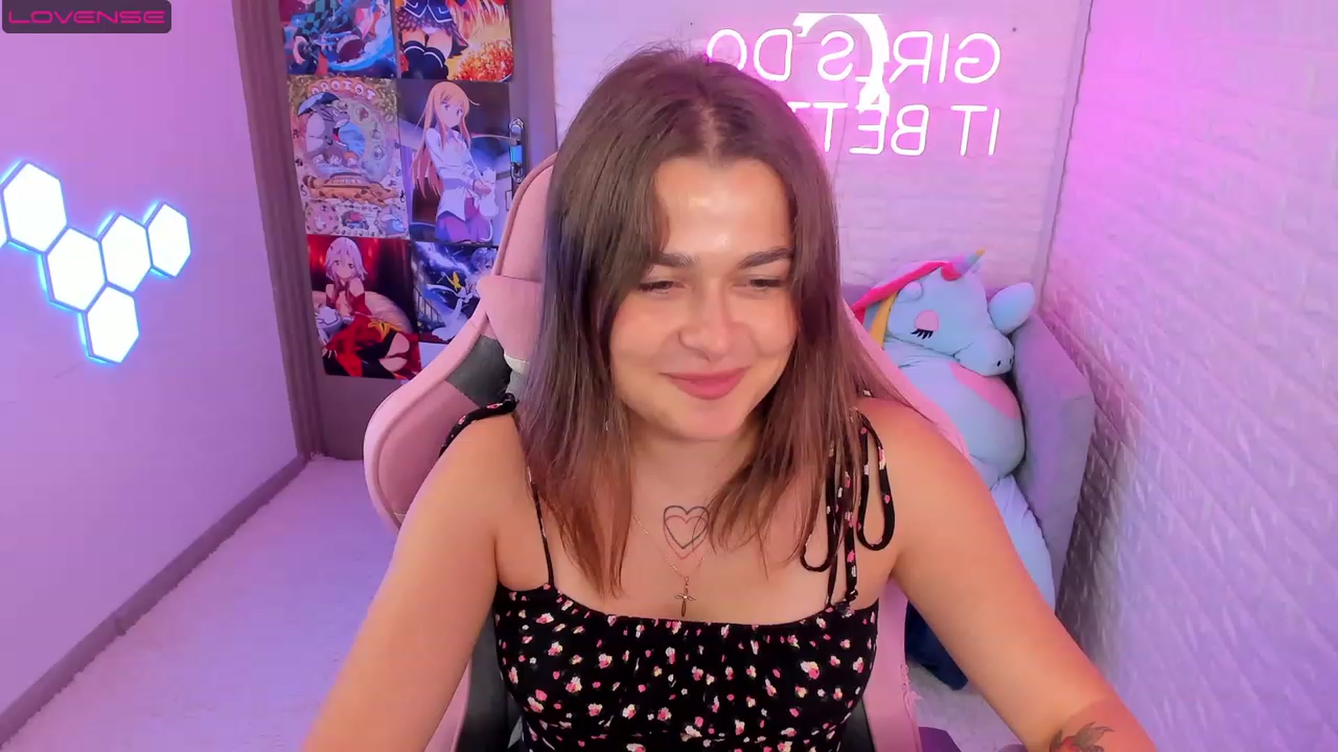 Gallery image thumbnail from CrystalXX's myfreecams stream on, 07/23/2023, 20:45 image 1 of 20