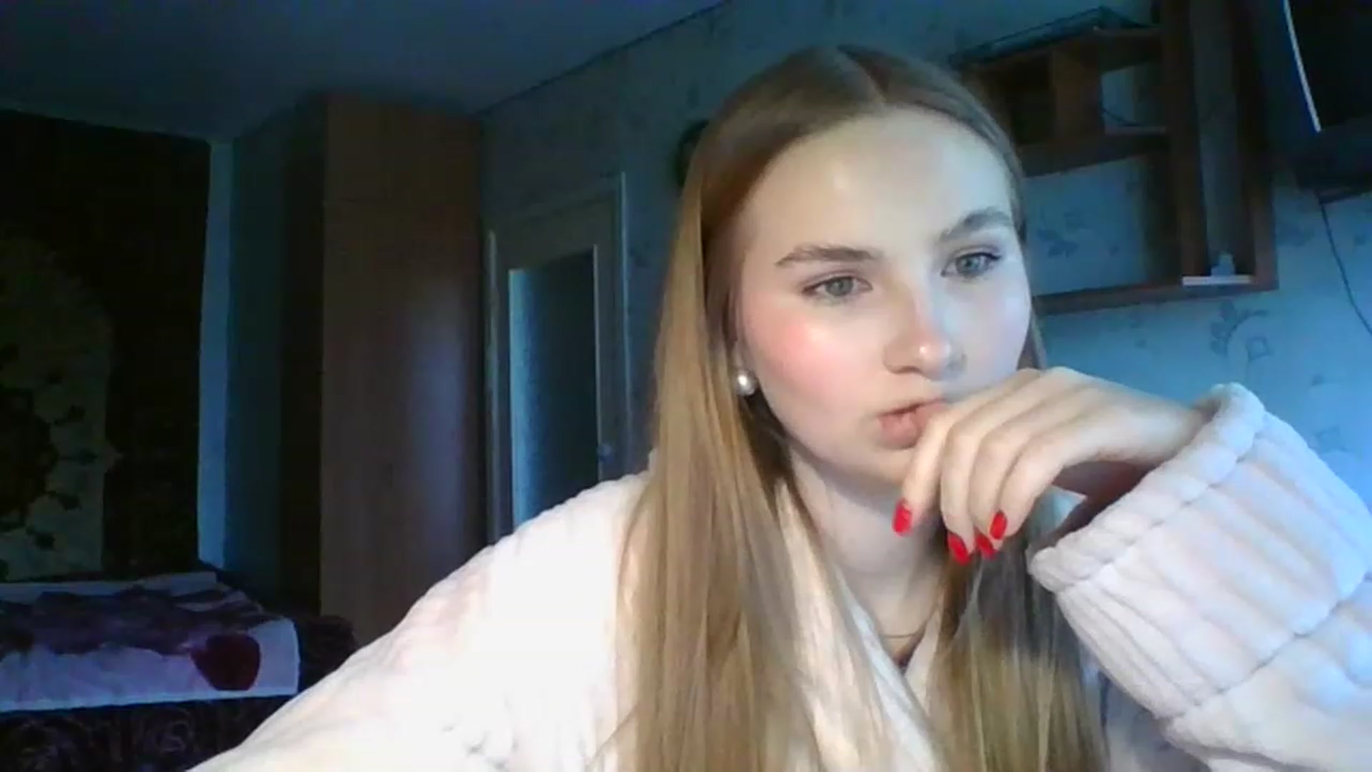 Gallery image thumbnail from Crystal_Crown's myfreecams stream on, 04/13/2023, 09:42 image 12 of 20