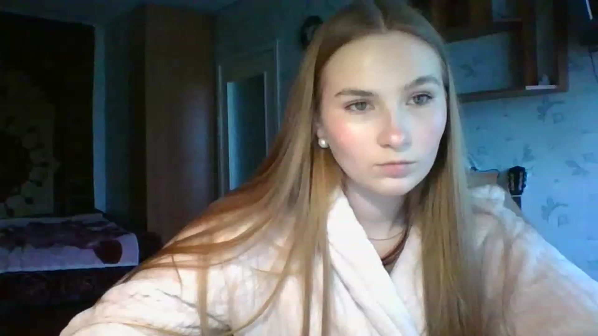 Gallery image thumbnail from Crystal_Crown's myfreecams stream on, 04/13/2023, 10:22 image 2 of 20