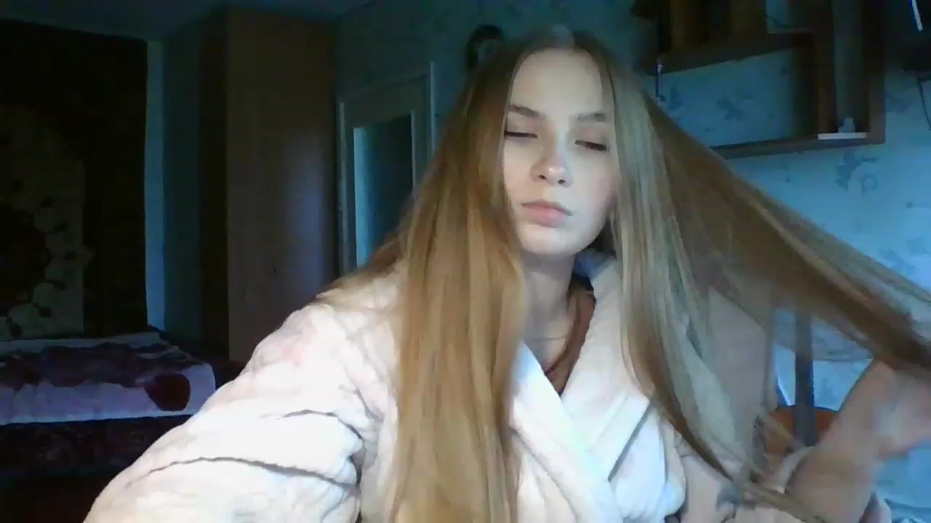 Gallery image thumbnail from Crystal_Crown's myfreecams stream on, 04/13/2023, 10:22 image 8 of 20