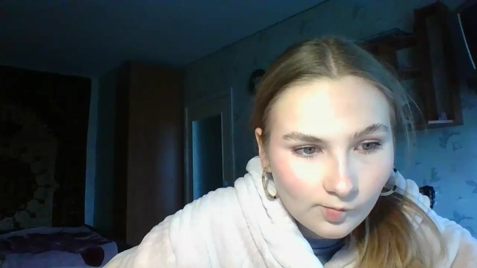 Gallery image thumbnail from Crystal_Crown's myfreecams stream on, 04/14/2023, 12:03 image 14 of 20