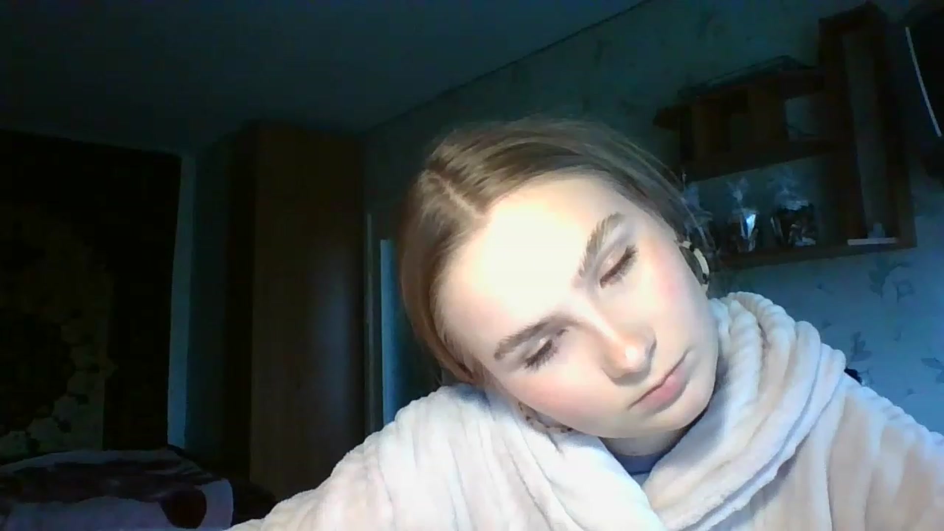 Gallery image thumbnail from Crystal_Crown's myfreecams stream on, 04/14/2023, 12:03 image 13 of 20