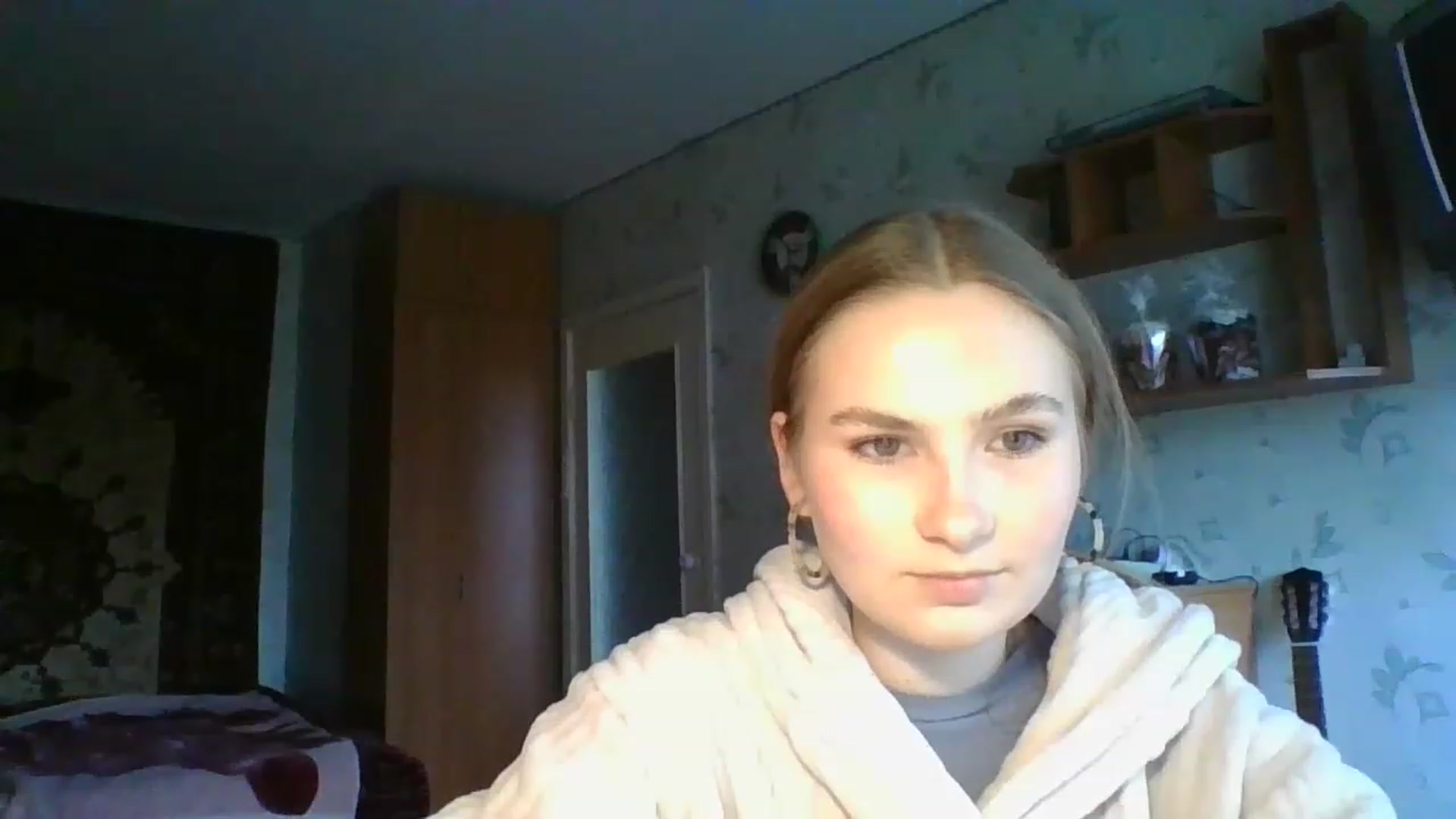 Gallery image thumbnail from Crystal_Crown's myfreecams stream on, 04/14/2023, 12:03 image 17 of 20