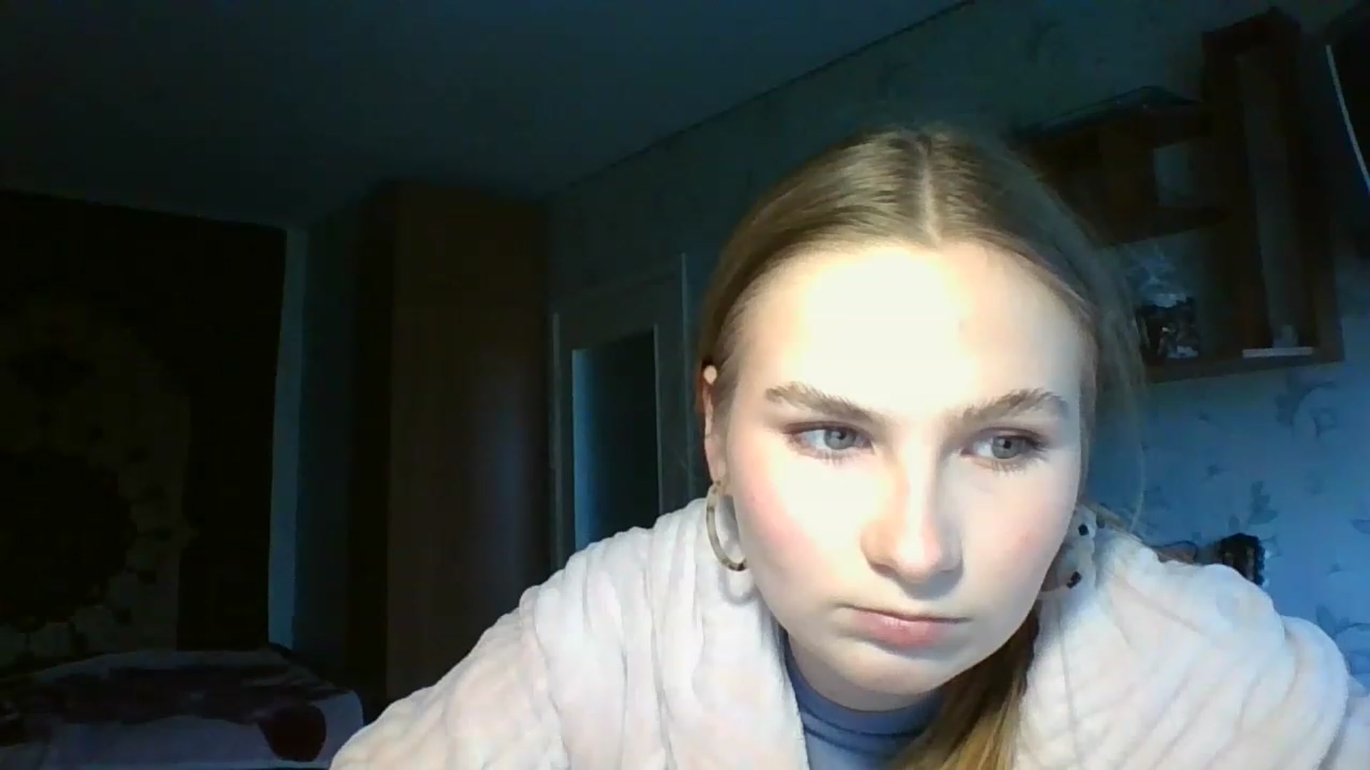 Gallery image thumbnail from Crystal_Crown's myfreecams stream on, 04/14/2023, 12:03 image 8 of 20