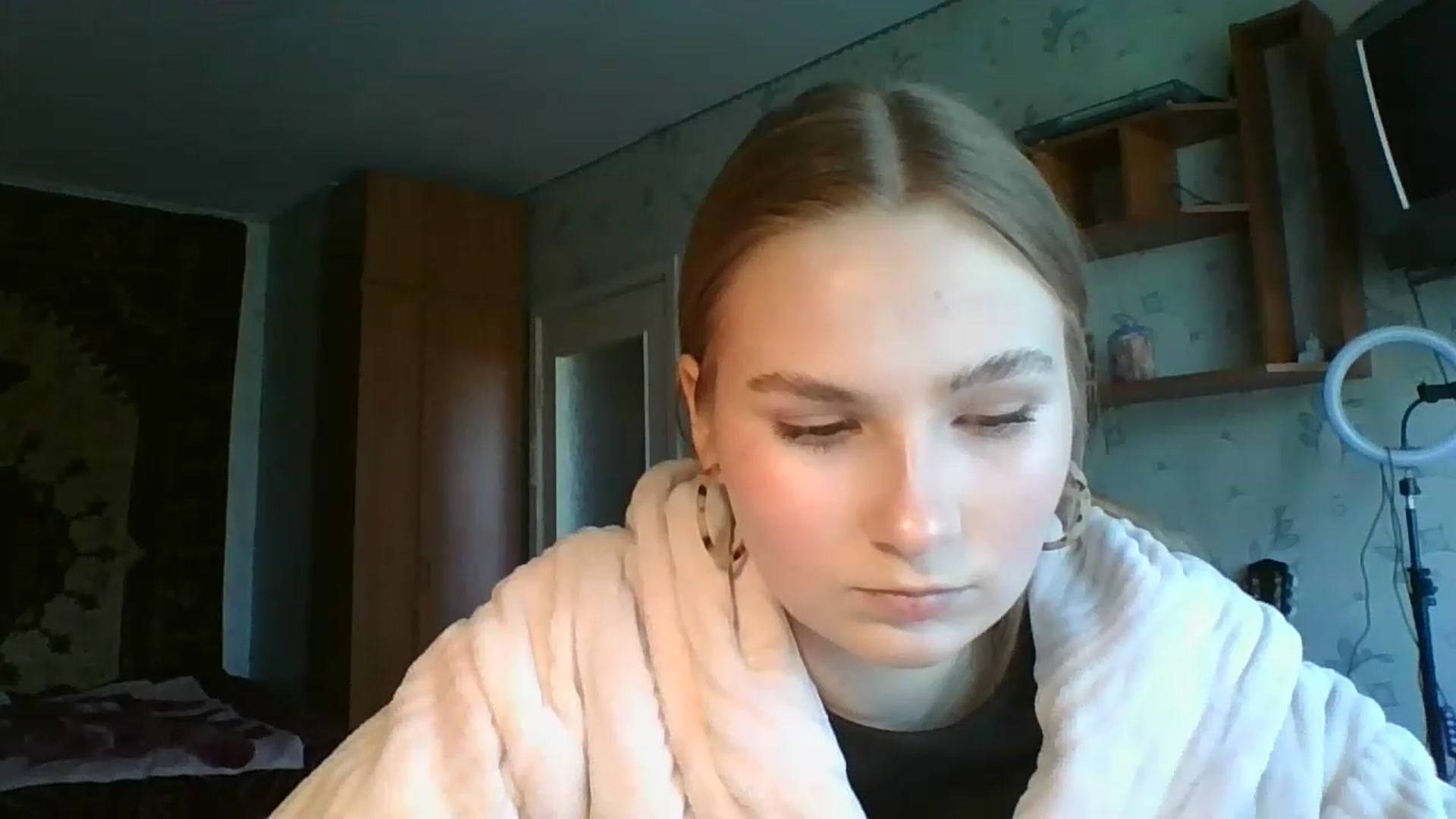 Gallery image thumbnail from Crystal_Crown's myfreecams stream on, 04/17/2023, 08:52 image 5 of 20
