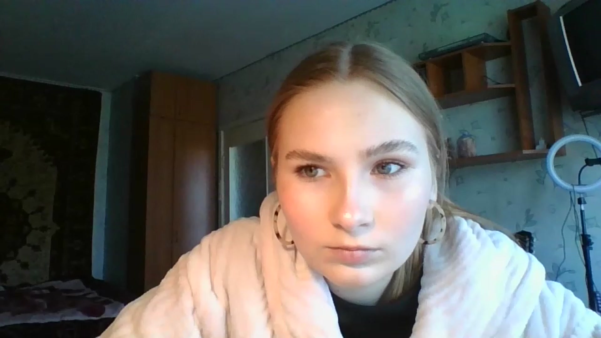 Gallery image thumbnail from Crystal_Crown's myfreecams stream on, 04/17/2023, 08:52 image 18 of 20