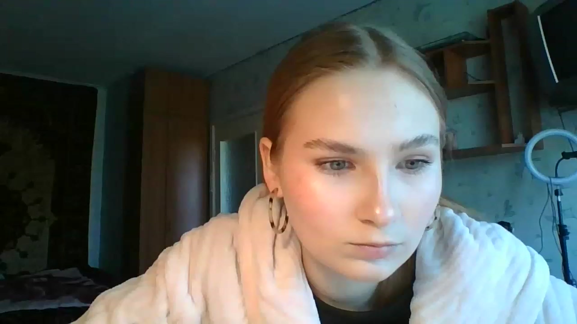 Gallery image thumbnail from Crystal_Crown's myfreecams stream on, 04/17/2023, 08:52 image 19 of 20