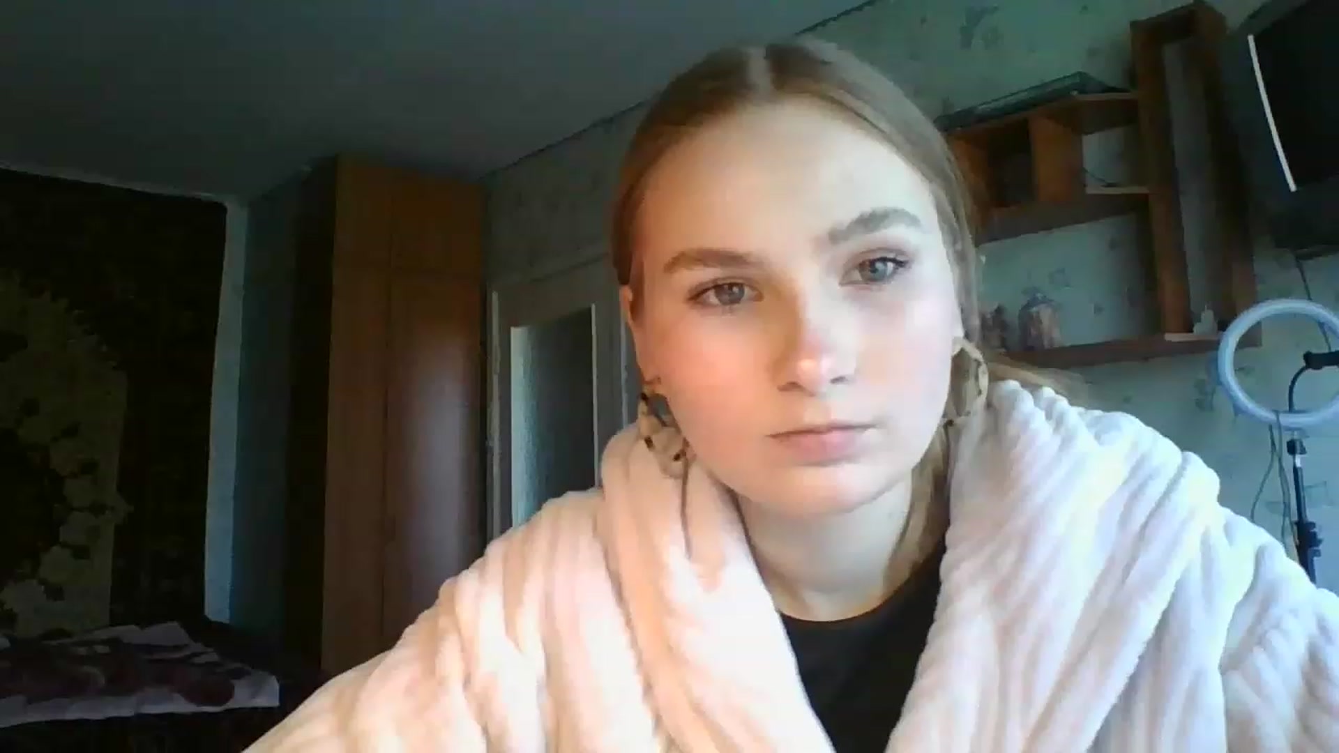 Gallery image thumbnail from Crystal_Crown's myfreecams stream on, 04/17/2023, 08:52 image 15 of 20