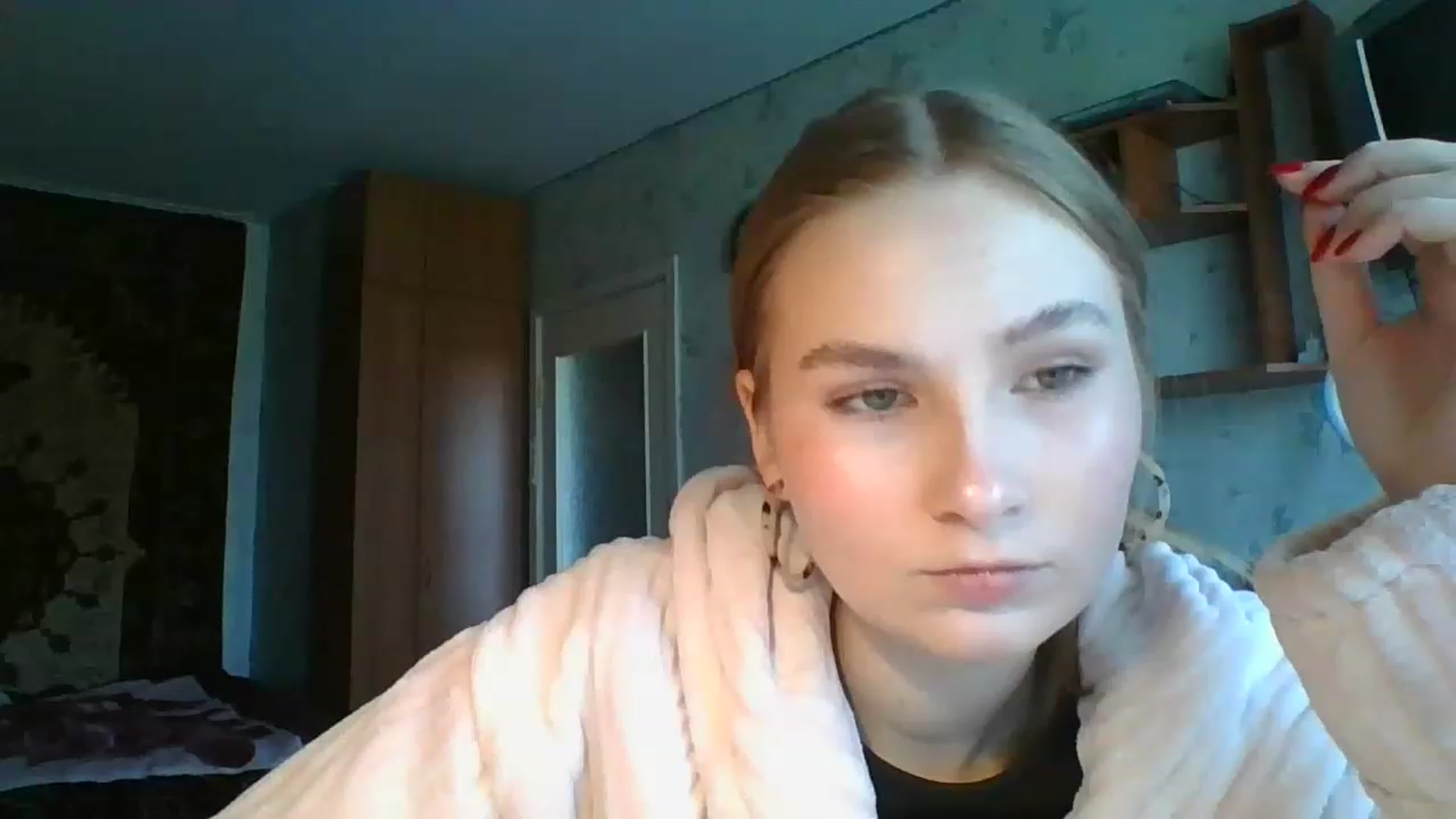 Gallery image thumbnail from Crystal_Crown's myfreecams stream on, 04/17/2023, 08:52 image 3 of 20