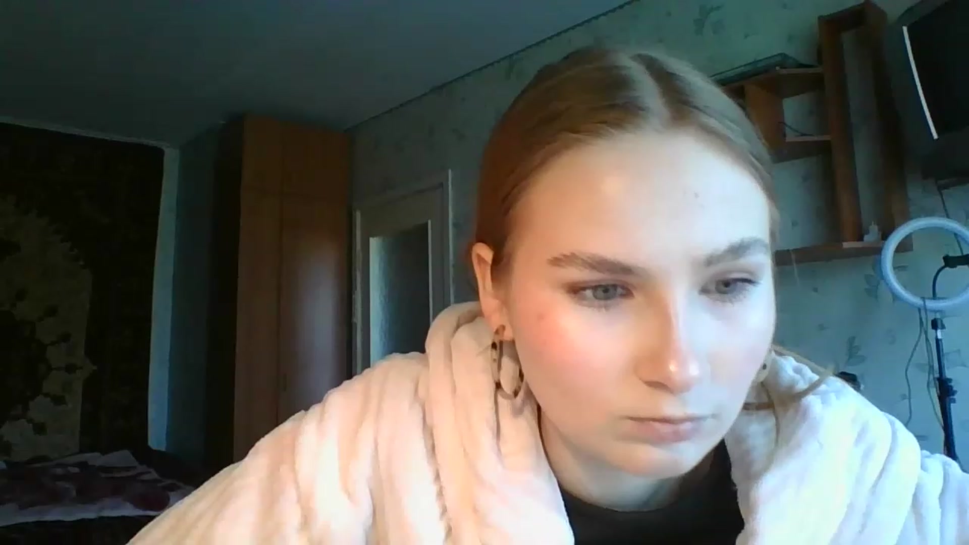Gallery image thumbnail from Crystal_Crown's myfreecams stream on, 04/17/2023, 08:52 image 2 of 20