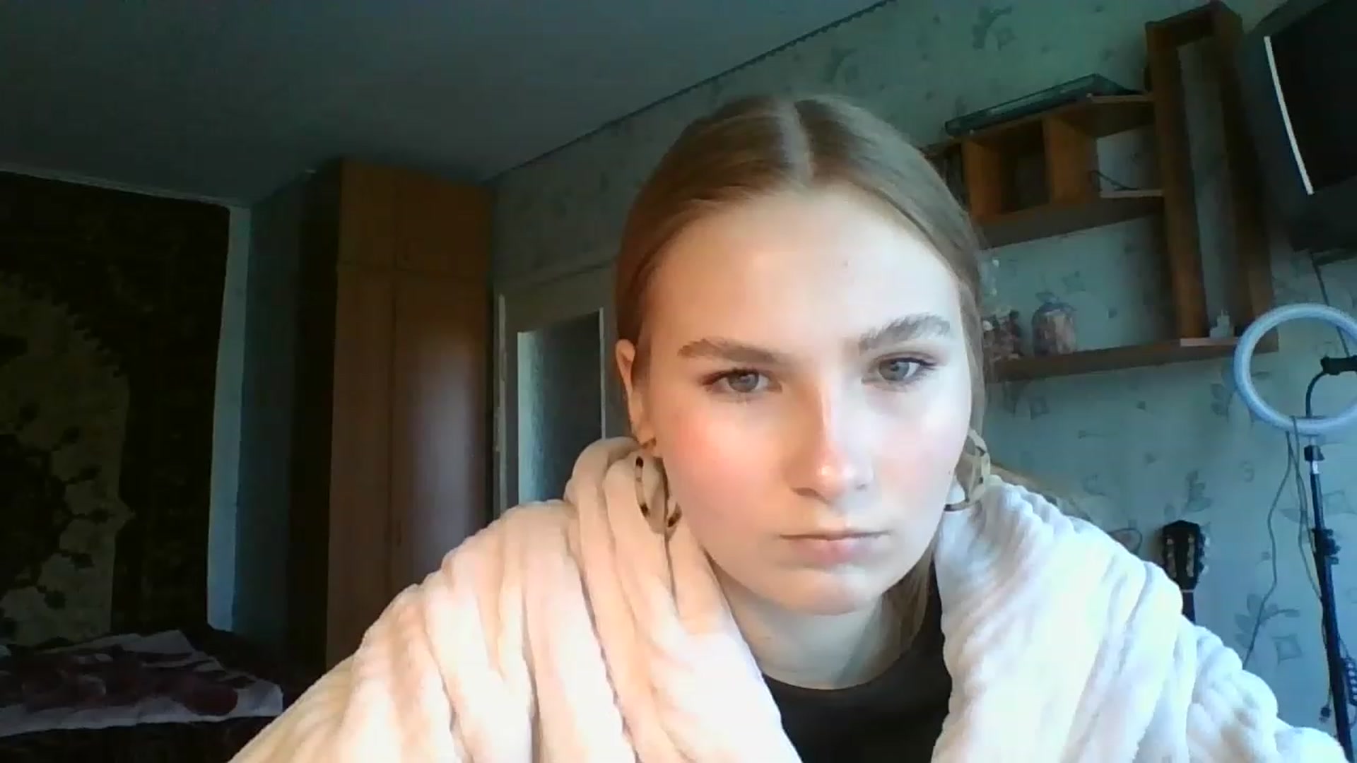 Gallery image thumbnail from Crystal_Crown's myfreecams stream on, 04/17/2023, 08:52 image 8 of 20
