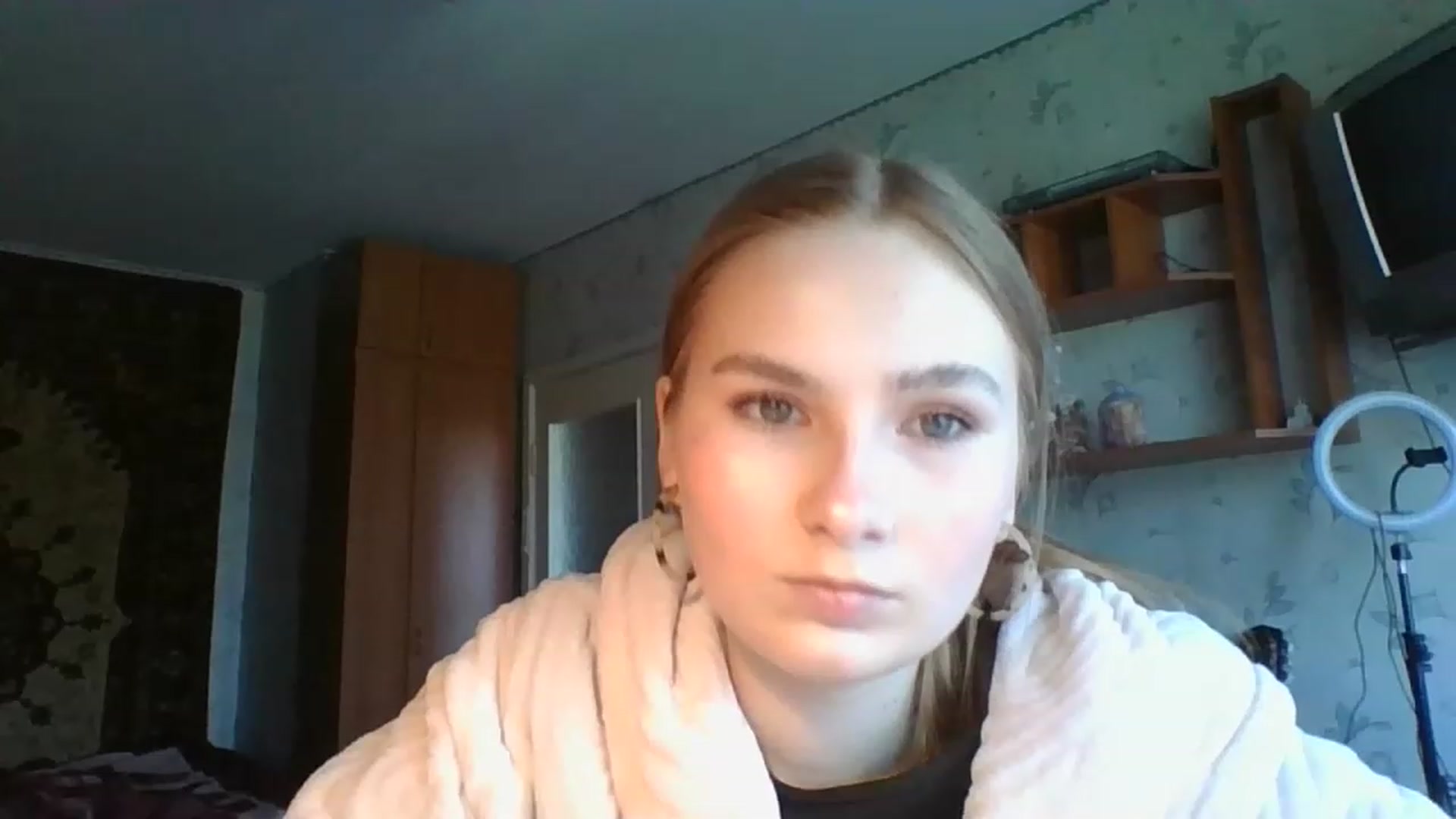 Gallery image thumbnail from Crystal_Crown's myfreecams stream on, 04/17/2023, 09:51 image 1 of 20