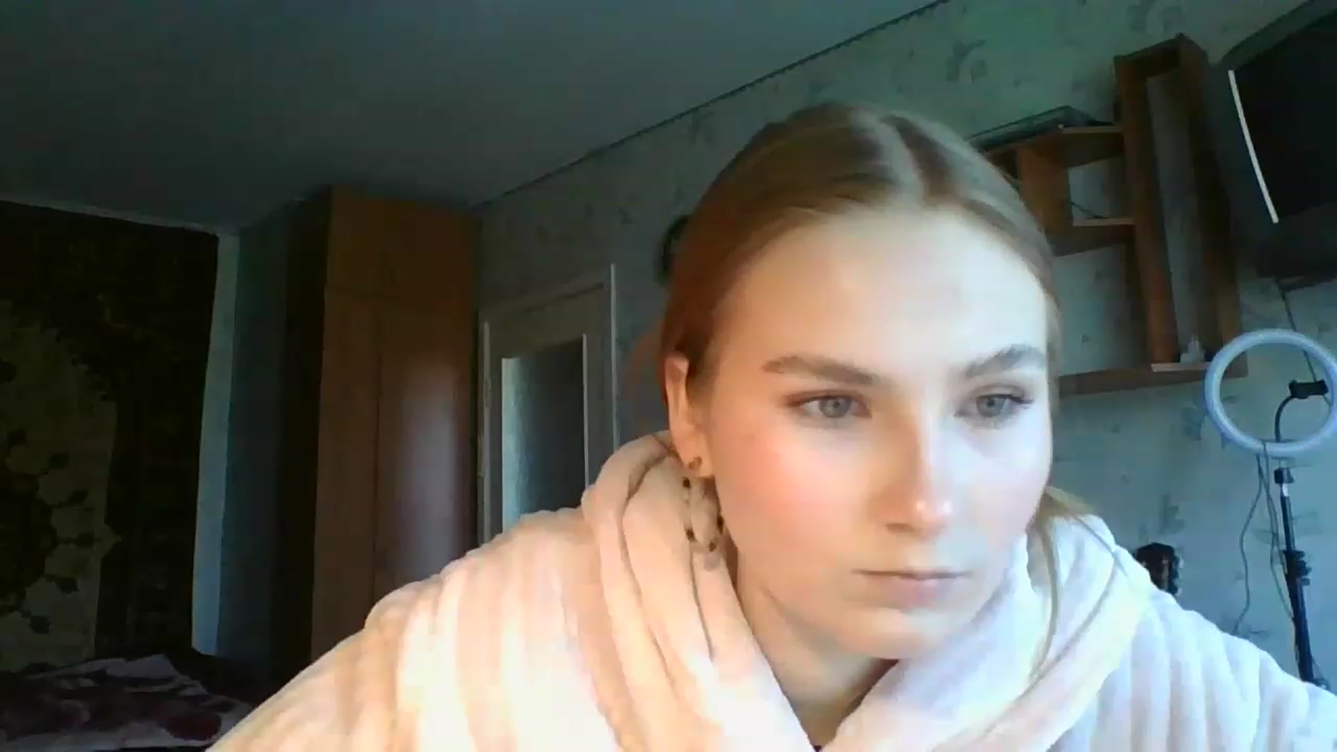 Gallery image thumbnail from Crystal_Crown's myfreecams stream on, 04/17/2023, 09:51 image 6 of 20