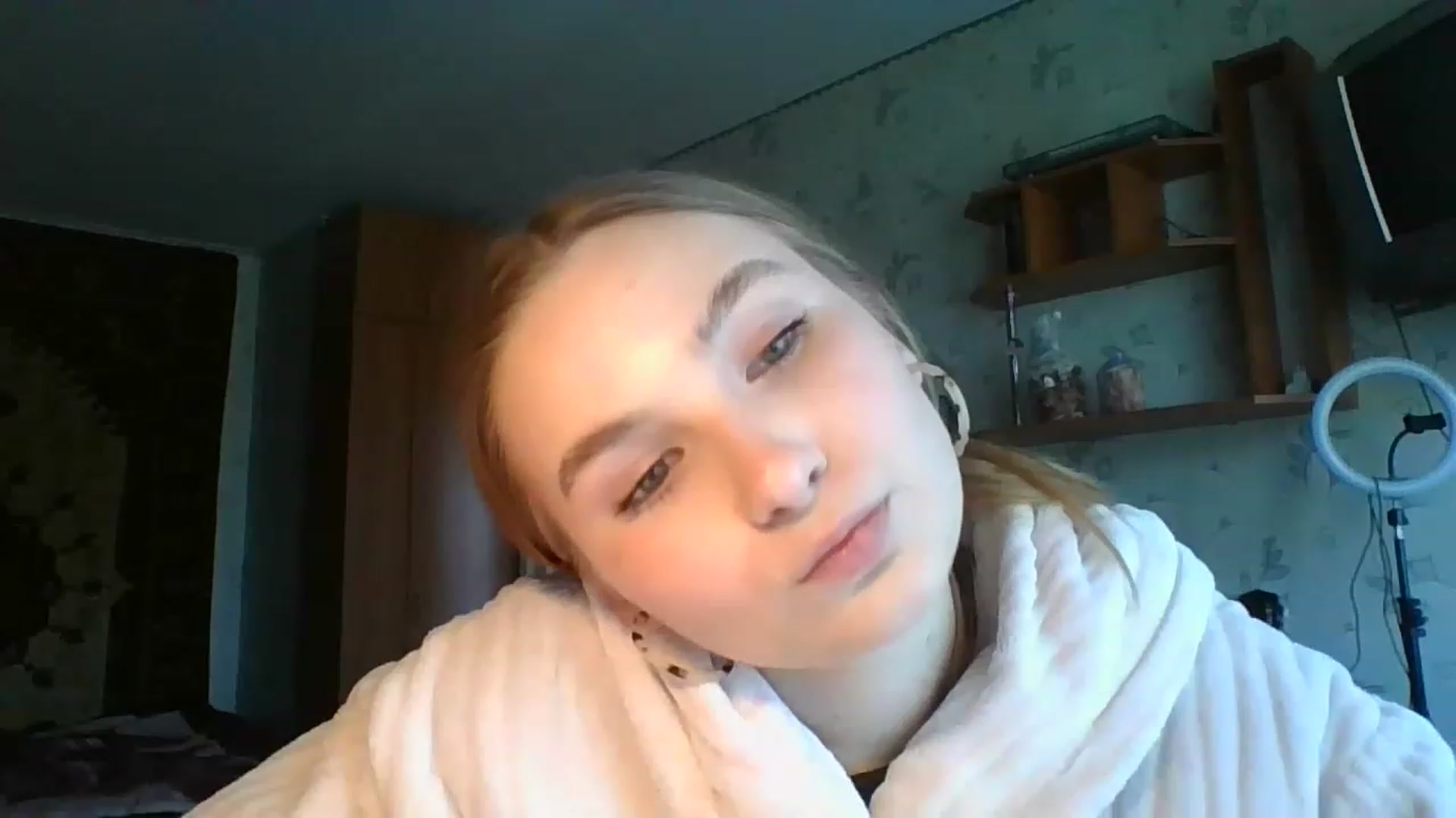 Gallery image thumbnail from Crystal_Crown's myfreecams stream on, 04/17/2023, 09:51 image 9 of 20