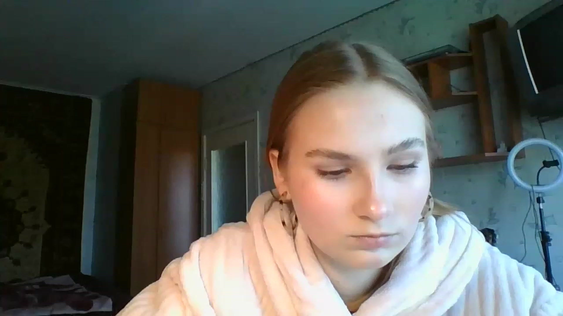 Gallery image thumbnail from Crystal_Crown's myfreecams stream on, 04/17/2023, 09:51 image 4 of 20